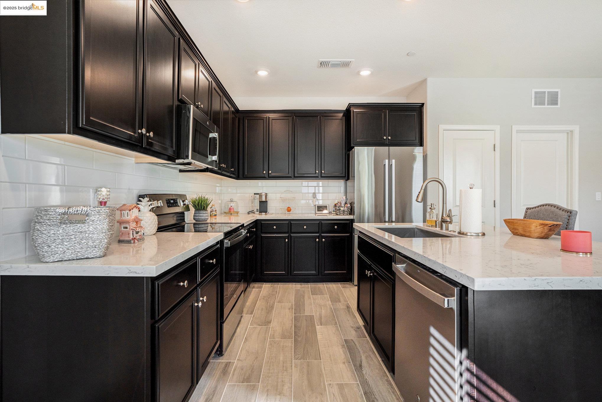 Detail Gallery Image 5 of 25 For 102 Coral St, Brentwood,  CA 94513 - 2 Beds | 2 Baths