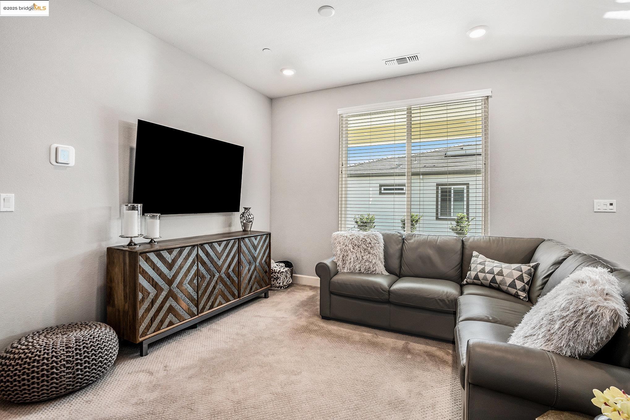 Detail Gallery Image 6 of 25 For 102 Coral St, Brentwood,  CA 94513 - 2 Beds | 2 Baths