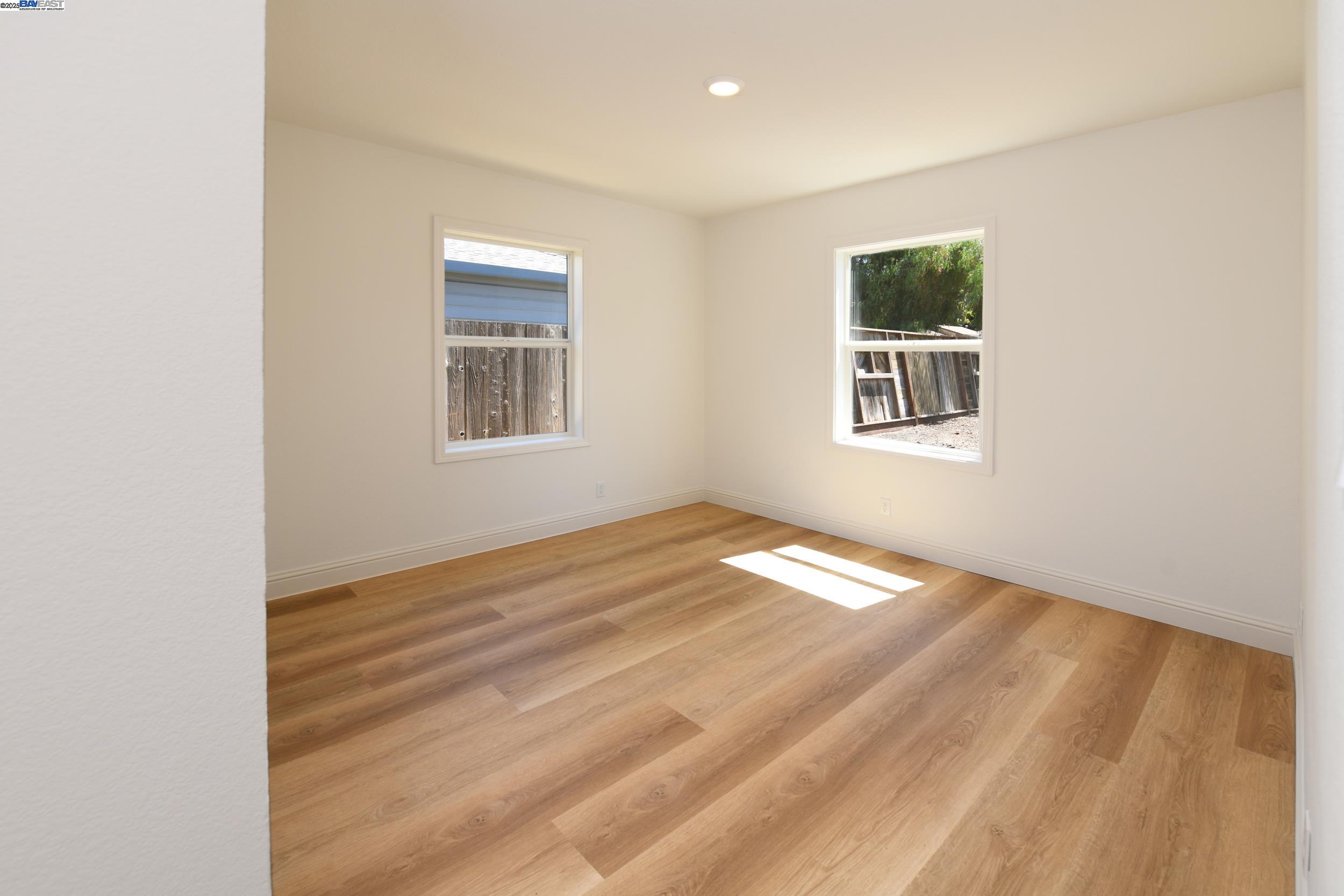 Detail Gallery Image 11 of 14 For 3706 Los Flores Ave, Concord,  CA 94519 - 2 Beds | 1 Baths