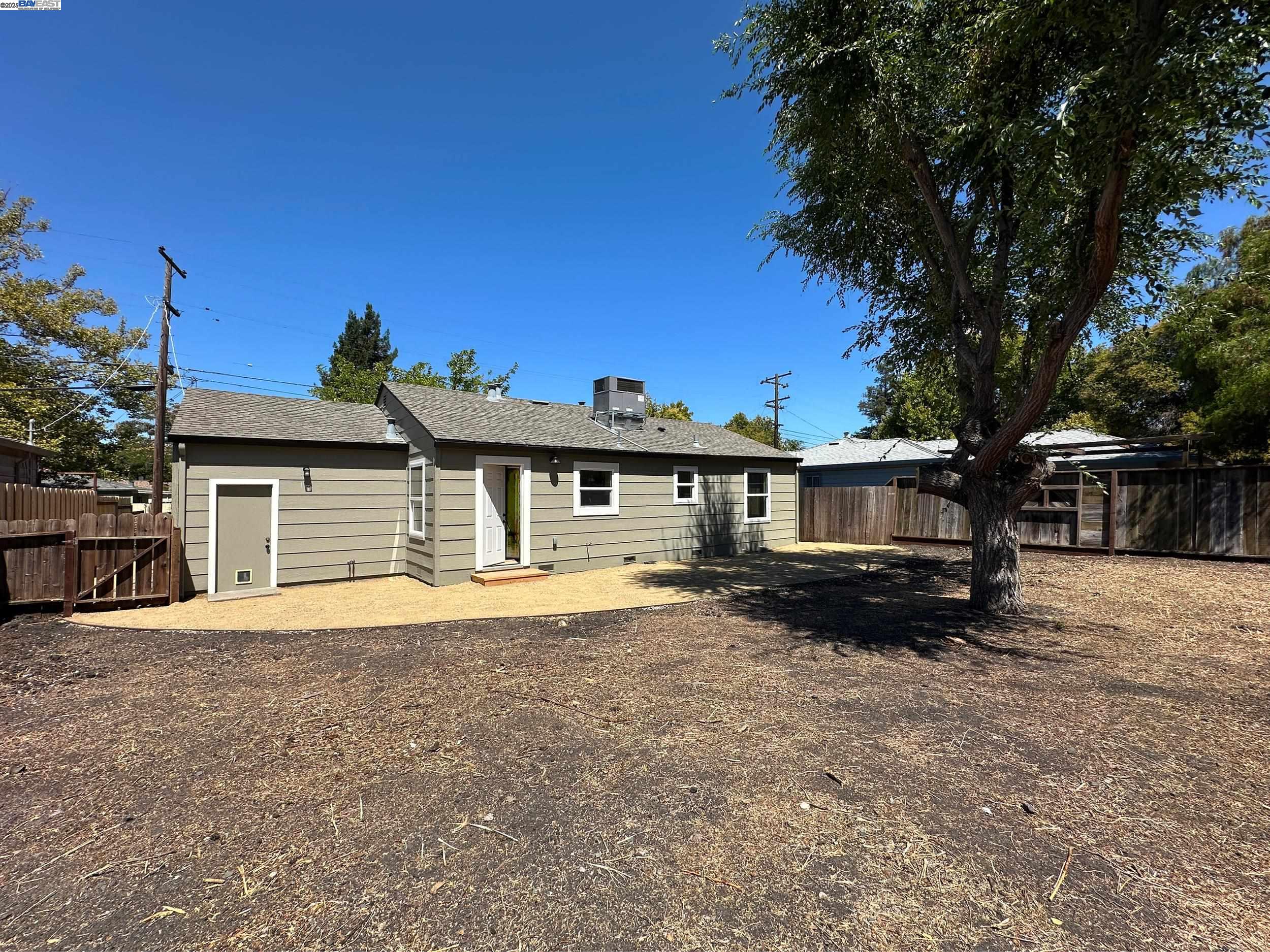 Detail Gallery Image 12 of 14 For 3706 Los Flores Ave, Concord,  CA 94519 - 2 Beds | 1 Baths