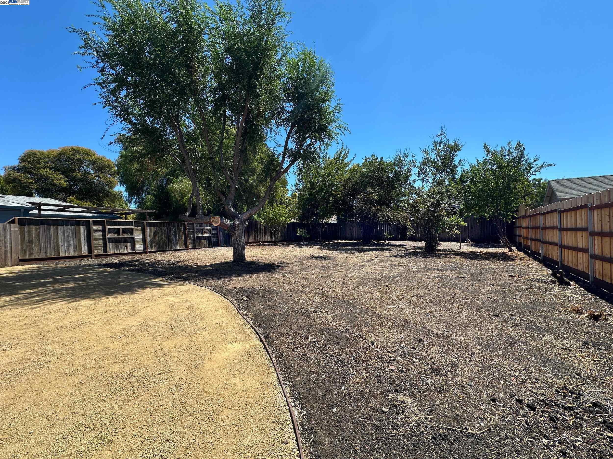 Detail Gallery Image 13 of 14 For 3706 Los Flores Ave, Concord,  CA 94519 - 2 Beds | 1 Baths