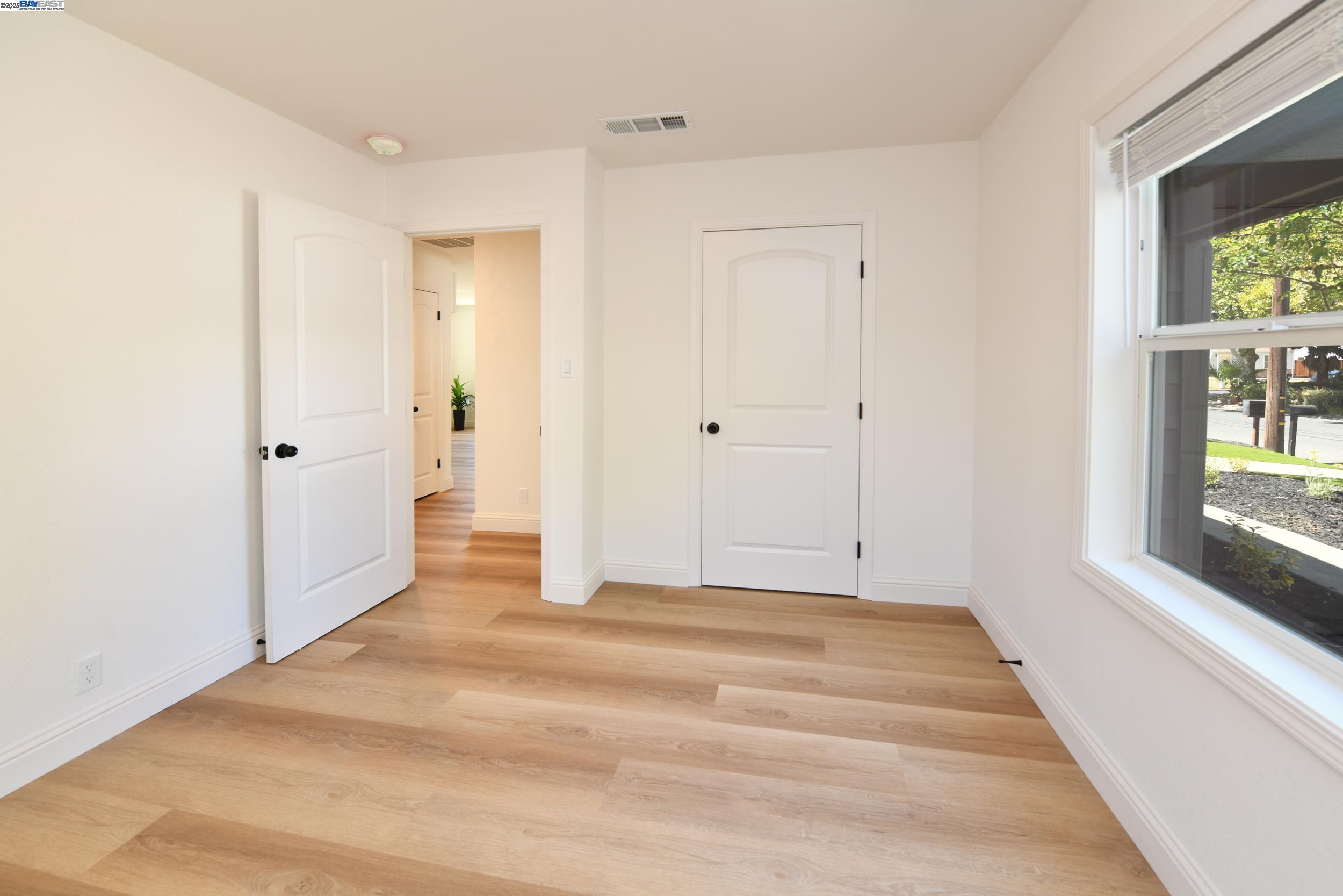 Detail Gallery Image 10 of 14 For 3706 Los Flores Ave, Concord,  CA 94519 - 2 Beds | 1 Baths
