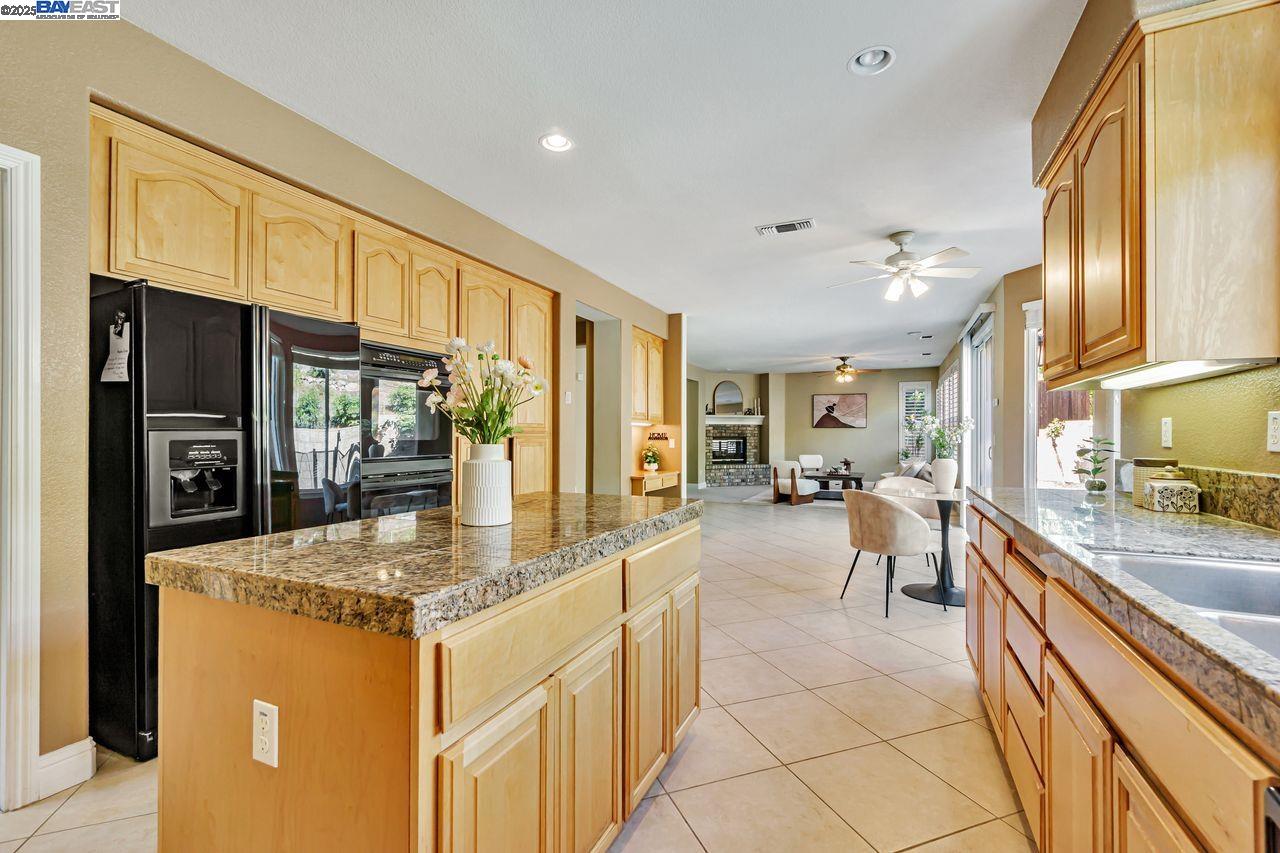 Detail Gallery Image 15 of 48 For 5391 Fernbank Dr, Concord,  CA 94521 - 5 Beds | 3 Baths