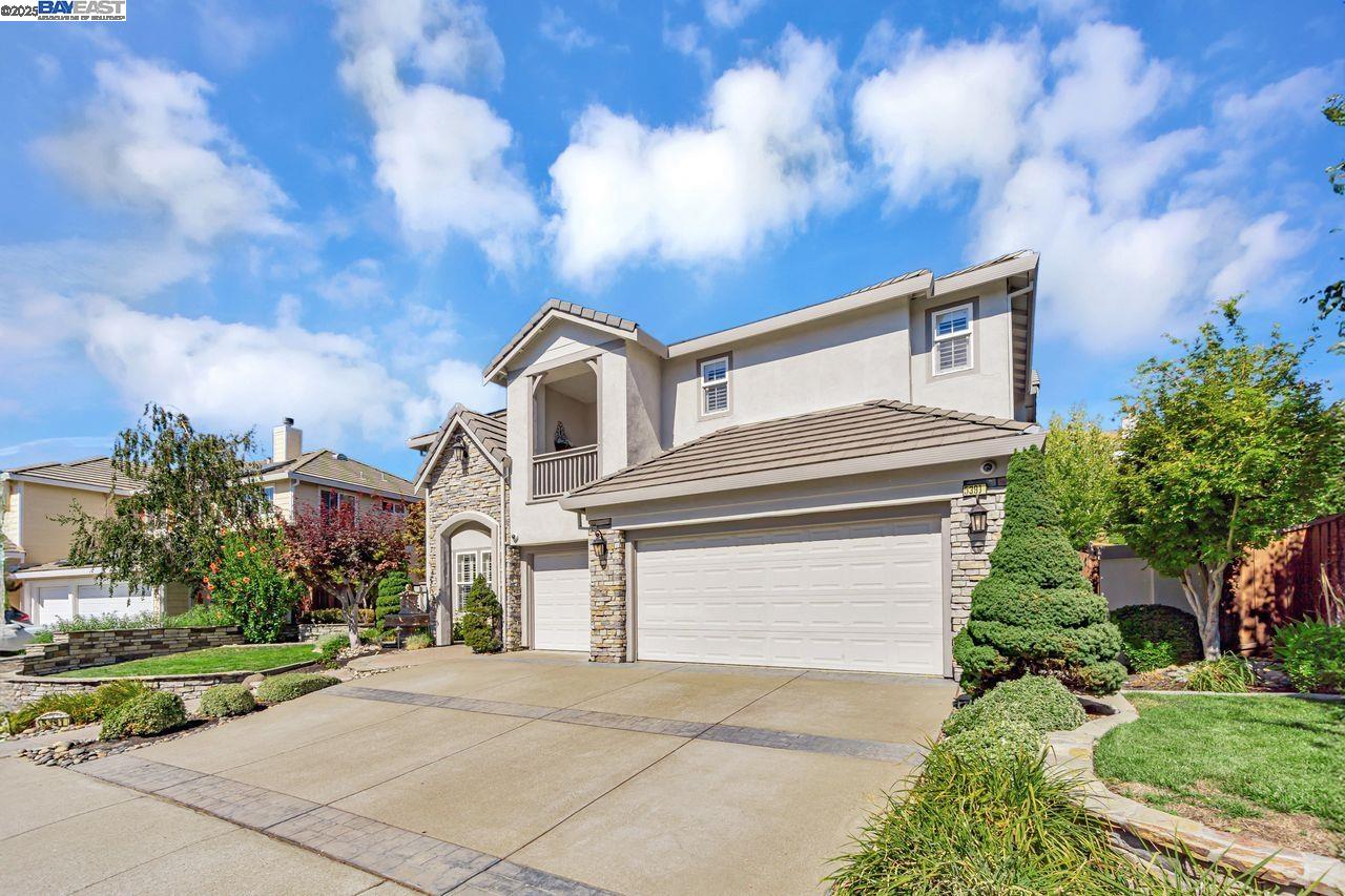 Detail Gallery Image 4 of 48 For 5391 Fernbank Dr, Concord,  CA 94521 - 5 Beds | 3 Baths