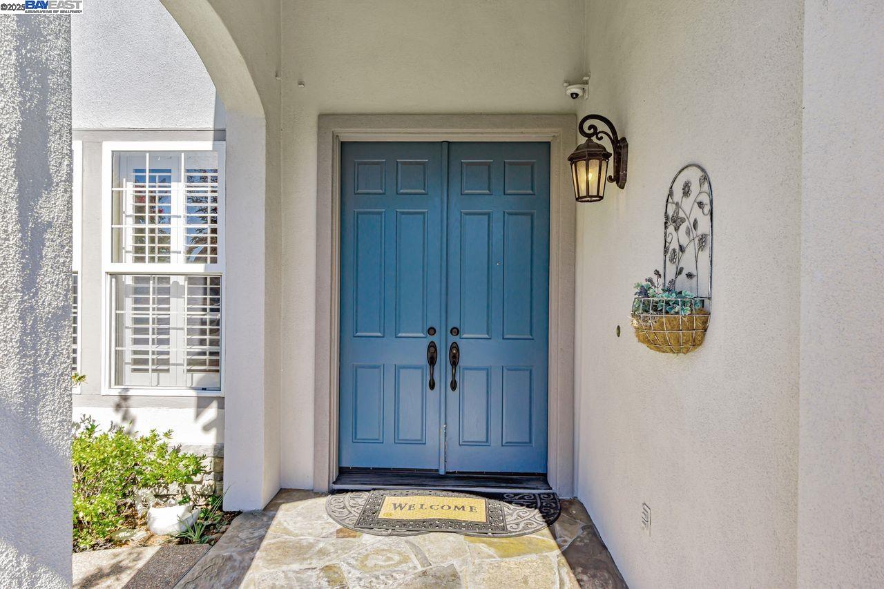 Detail Gallery Image 5 of 48 For 5391 Fernbank Dr, Concord,  CA 94521 - 5 Beds | 3 Baths