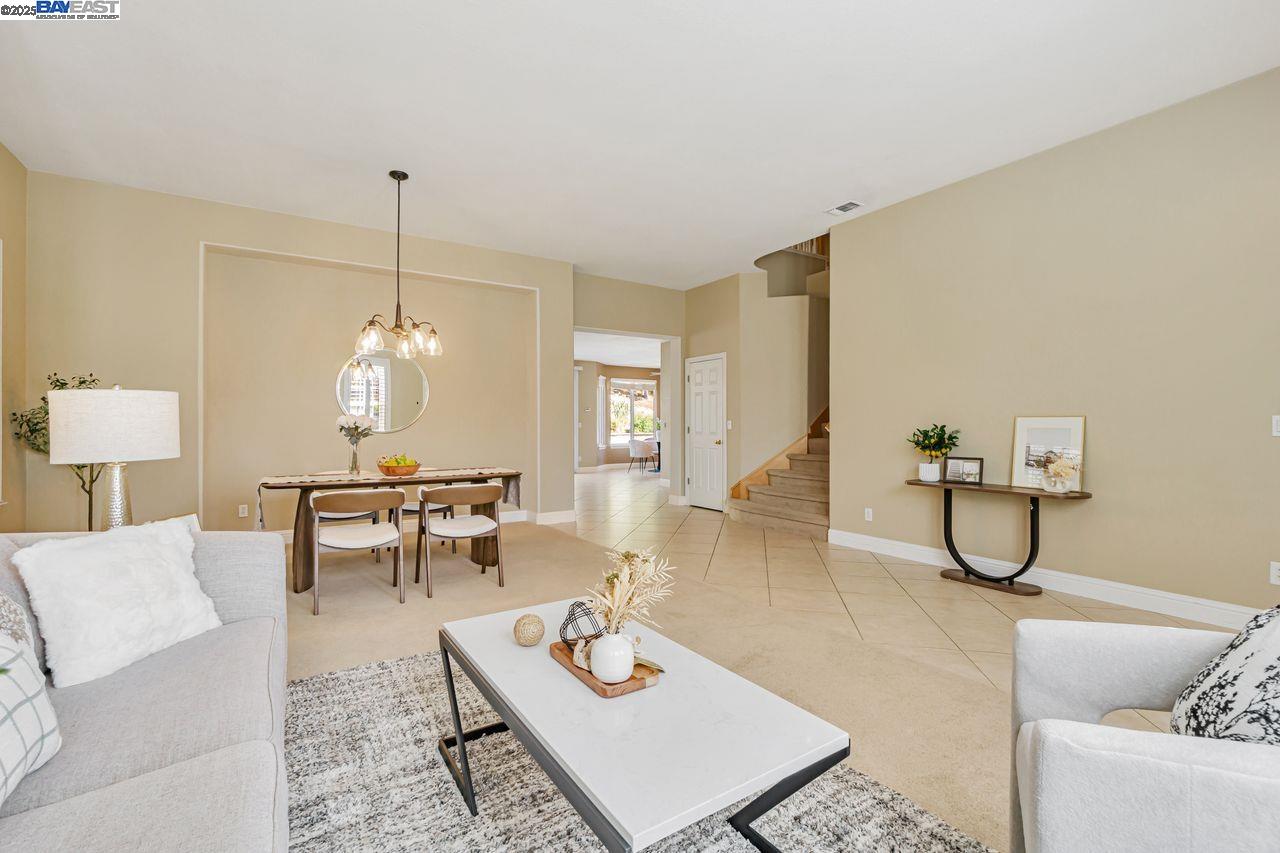 Detail Gallery Image 8 of 48 For 5391 Fernbank Dr, Concord,  CA 94521 - 5 Beds | 3 Baths