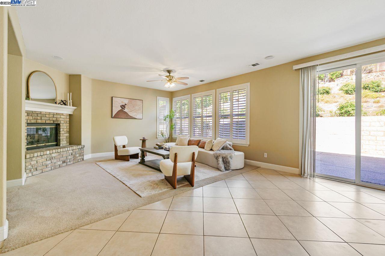 Detail Gallery Image 9 of 48 For 5391 Fernbank Dr, Concord,  CA 94521 - 5 Beds | 3 Baths