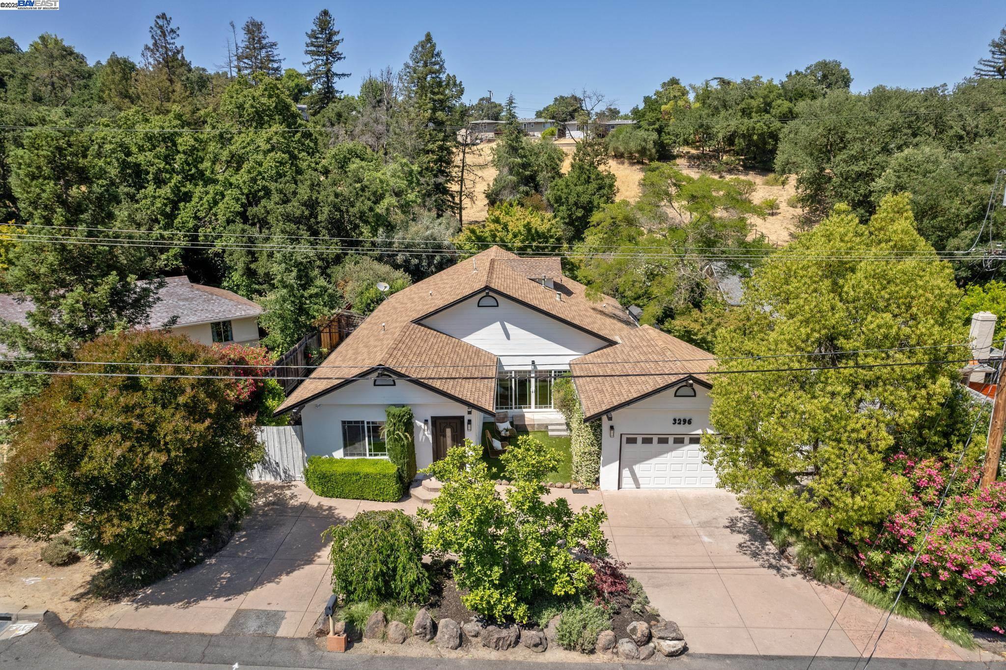Detail Gallery Image 2 of 50 For 3296 Walnut Ln, Lafayette,  CA 94549 - 4 Beds | 3 Baths