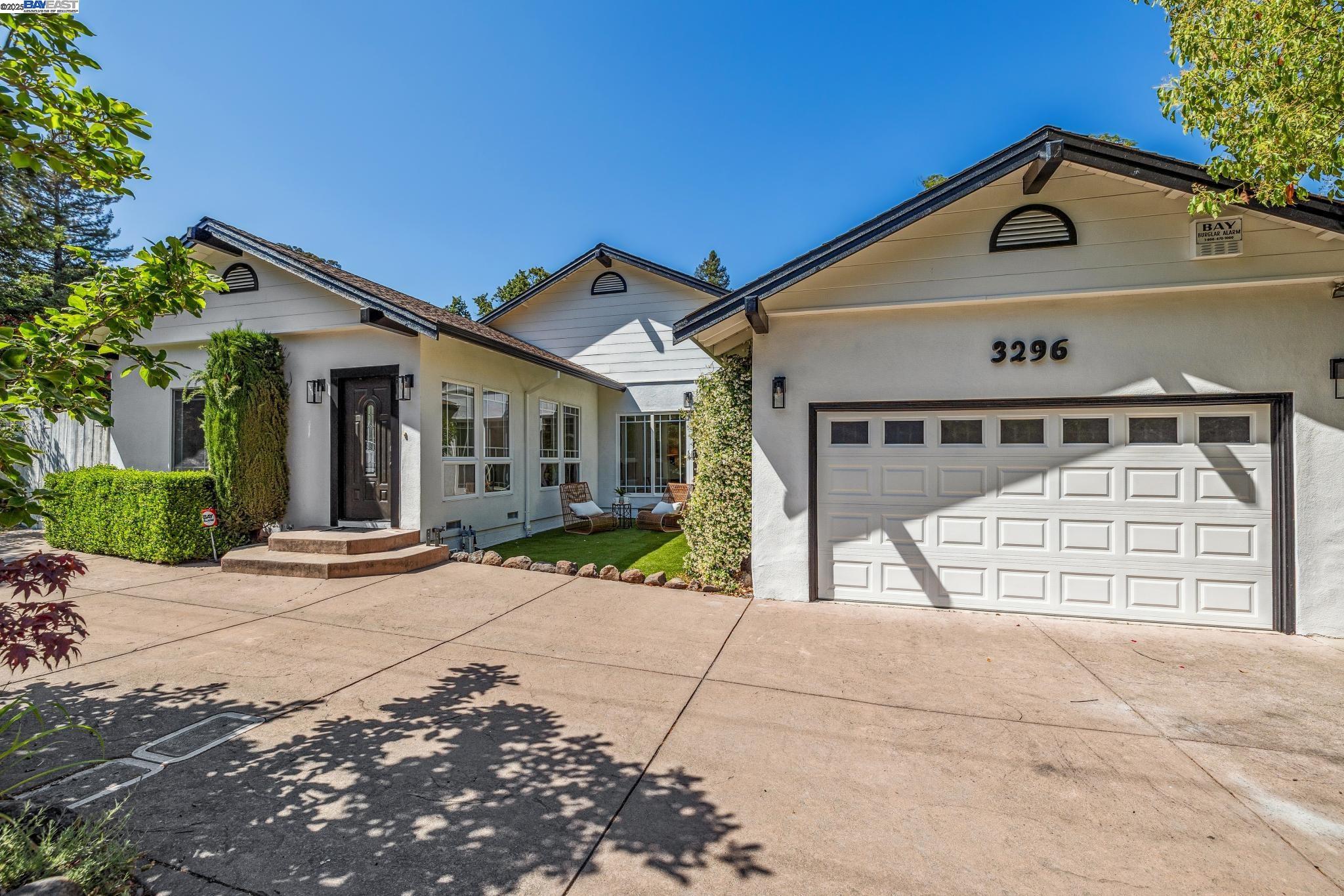 Detail Gallery Image 2 of 50 For 3296 Walnut Ln, Lafayette,  CA 94549 - 4 Beds | 3 Baths
