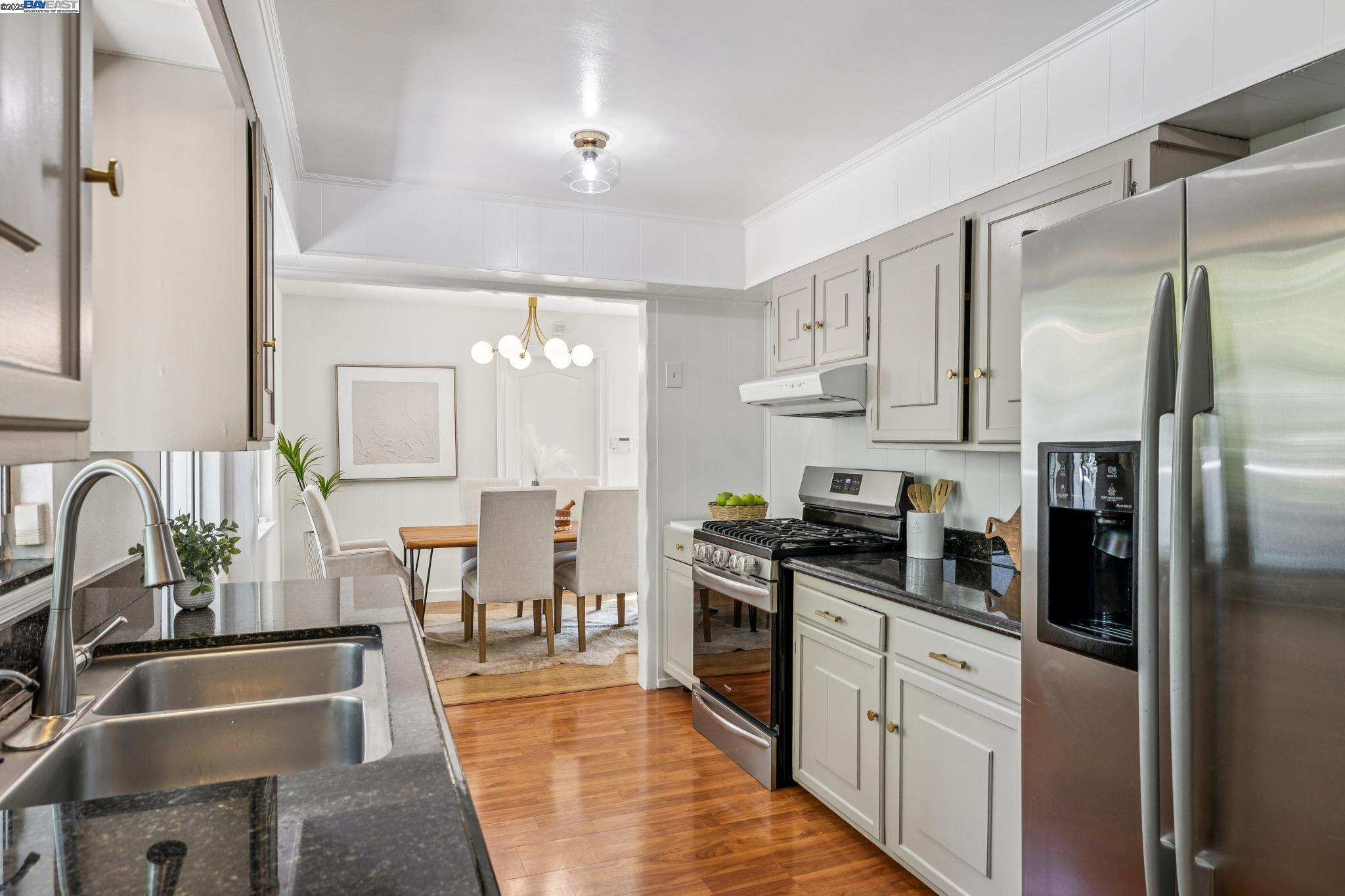 Detail Gallery Image 13 of 50 For 3296 Walnut Ln, Lafayette,  CA 94549 - 4 Beds | 3 Baths
