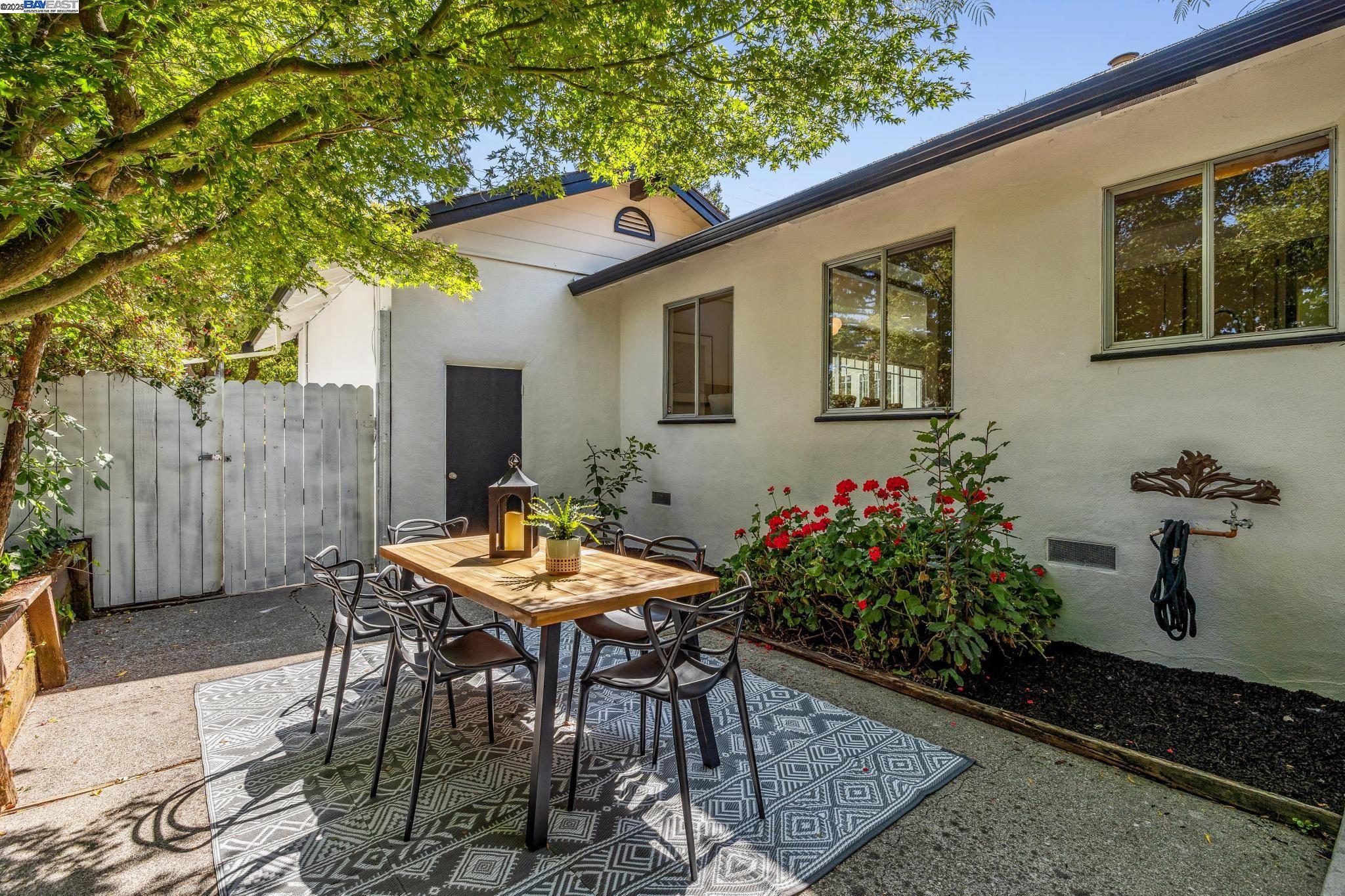 Detail Gallery Image 15 of 50 For 3296 Walnut Ln, Lafayette,  CA 94549 - 4 Beds | 3 Baths