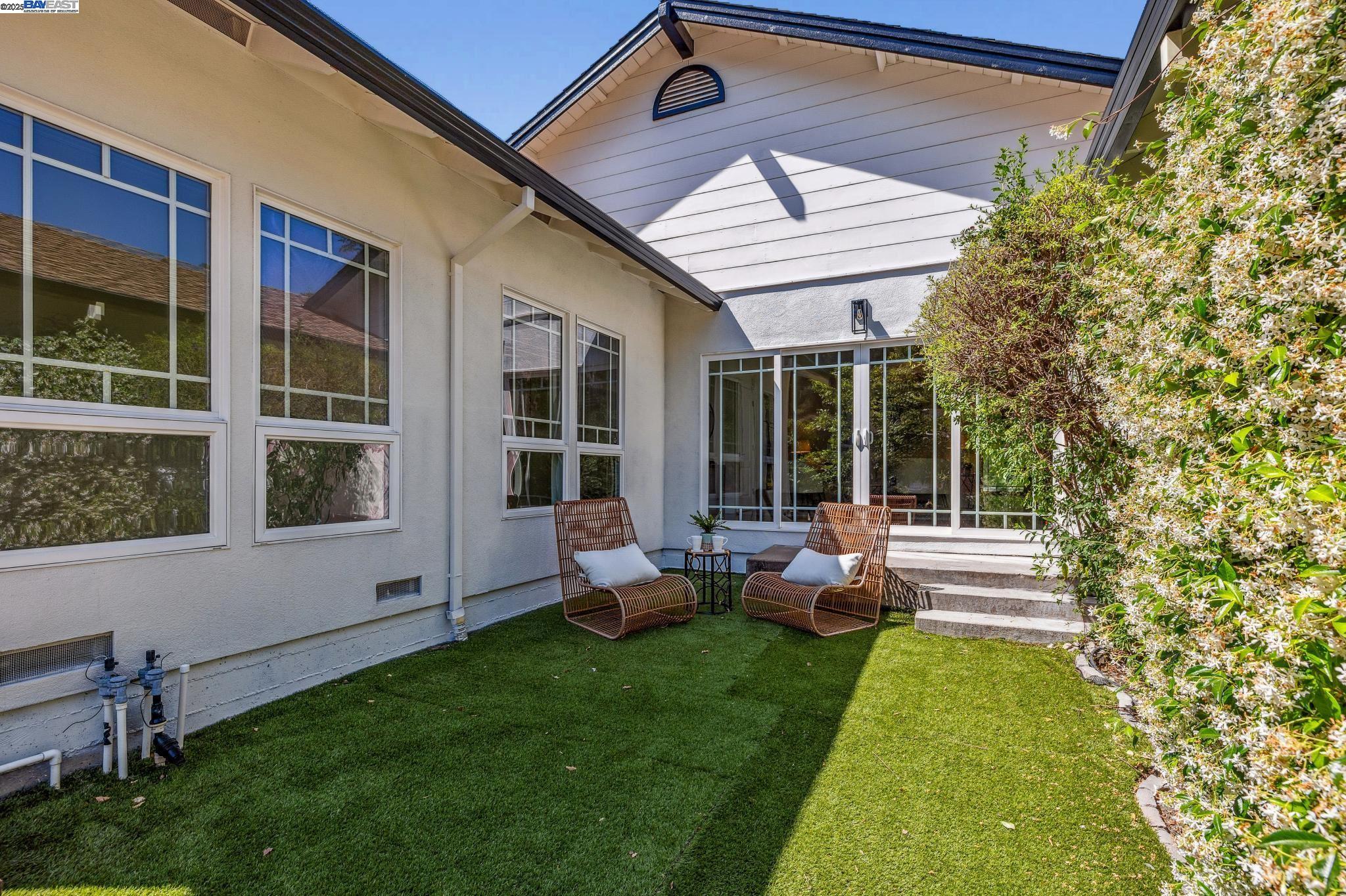 Detail Gallery Image 4 of 50 For 3296 Walnut Ln, Lafayette,  CA 94549 - 4 Beds | 3 Baths