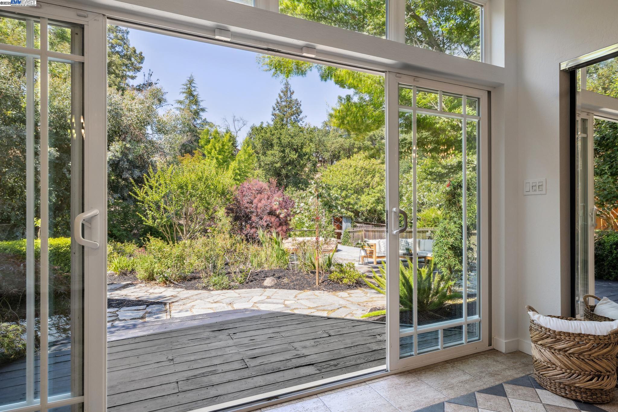 Detail Gallery Image 39 of 50 For 3296 Walnut Ln, Lafayette,  CA 94549 - 4 Beds | 3 Baths