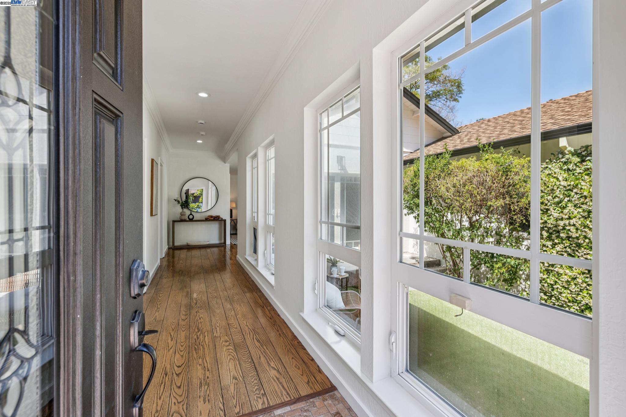 Detail Gallery Image 5 of 50 For 3296 Walnut Ln, Lafayette,  CA 94549 - 4 Beds | 3 Baths
