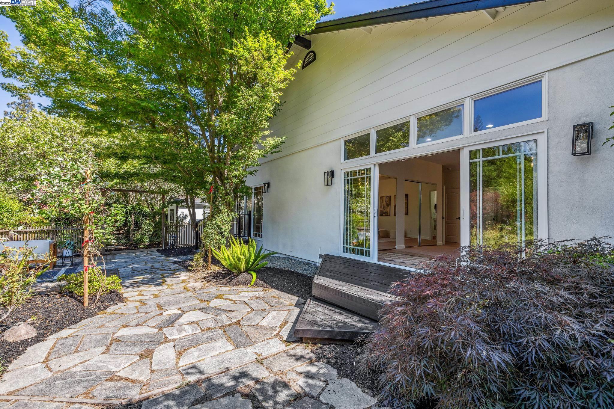 Detail Gallery Image 43 of 50 For 3296 Walnut Ln, Lafayette,  CA 94549 - 4 Beds | 3 Baths