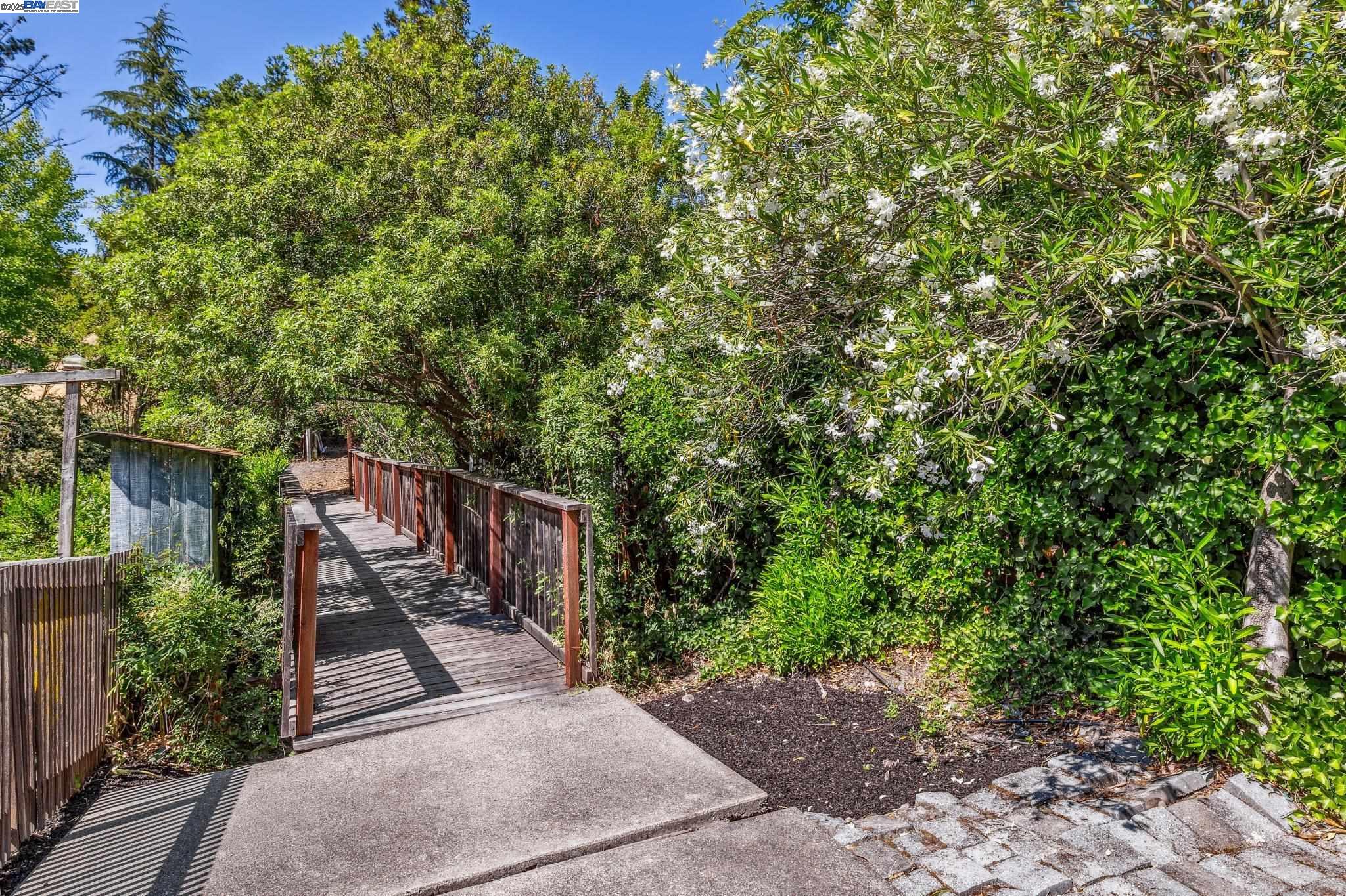 Detail Gallery Image 44 of 50 For 3296 Walnut Ln, Lafayette,  CA 94549 - 4 Beds | 3 Baths