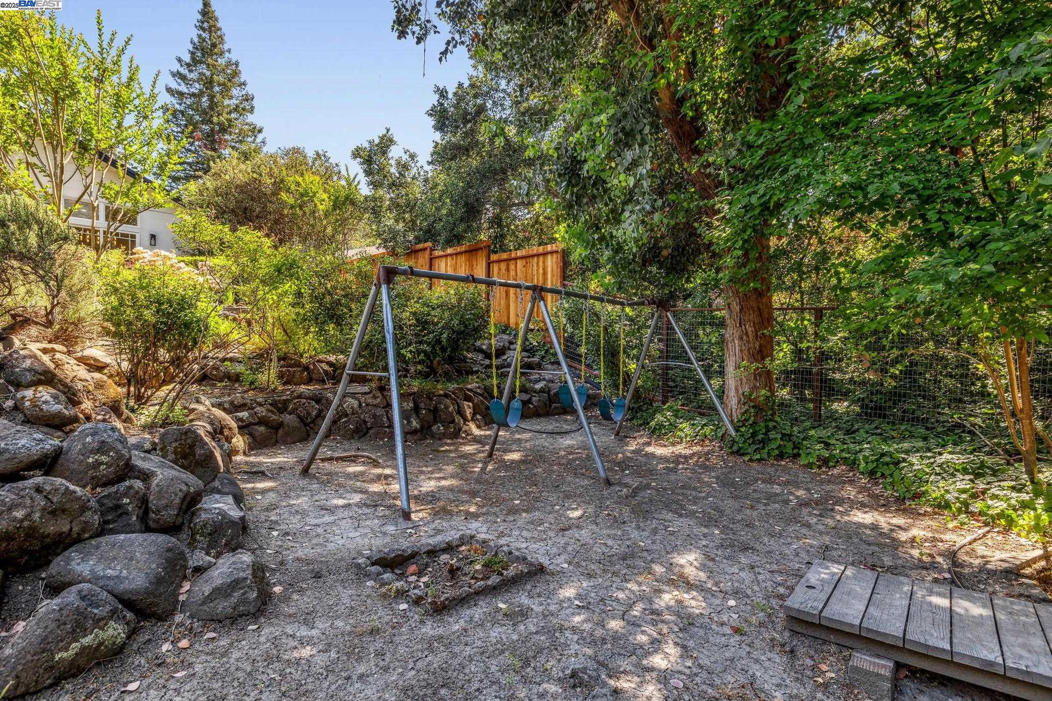 Detail Gallery Image 48 of 50 For 3296 Walnut Ln, Lafayette,  CA 94549 - 4 Beds | 3 Baths
