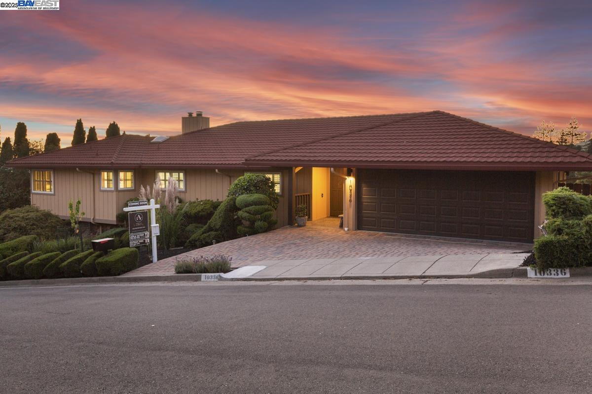 Detail Gallery Image 2 of 58 For 10336 Greenview Dr, Oakland,  CA 94605 - 4 Beds | 3 Baths