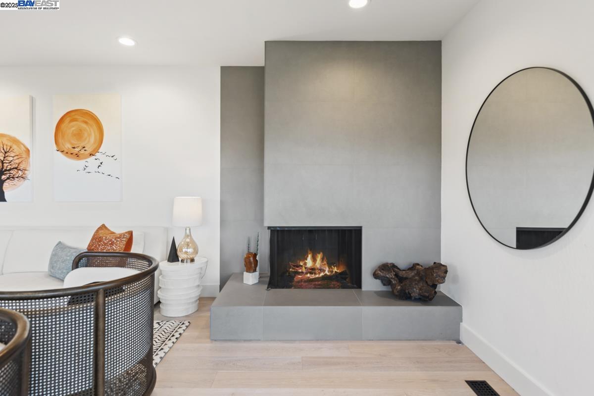 Detail Gallery Image 15 of 58 For 10336 Greenview Dr, Oakland,  CA 94605 - 4 Beds | 3 Baths