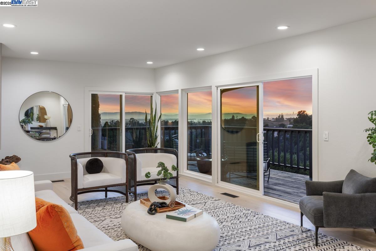 Detail Gallery Image 3 of 58 For 10336 Greenview Dr, Oakland,  CA 94605 - 4 Beds | 3 Baths