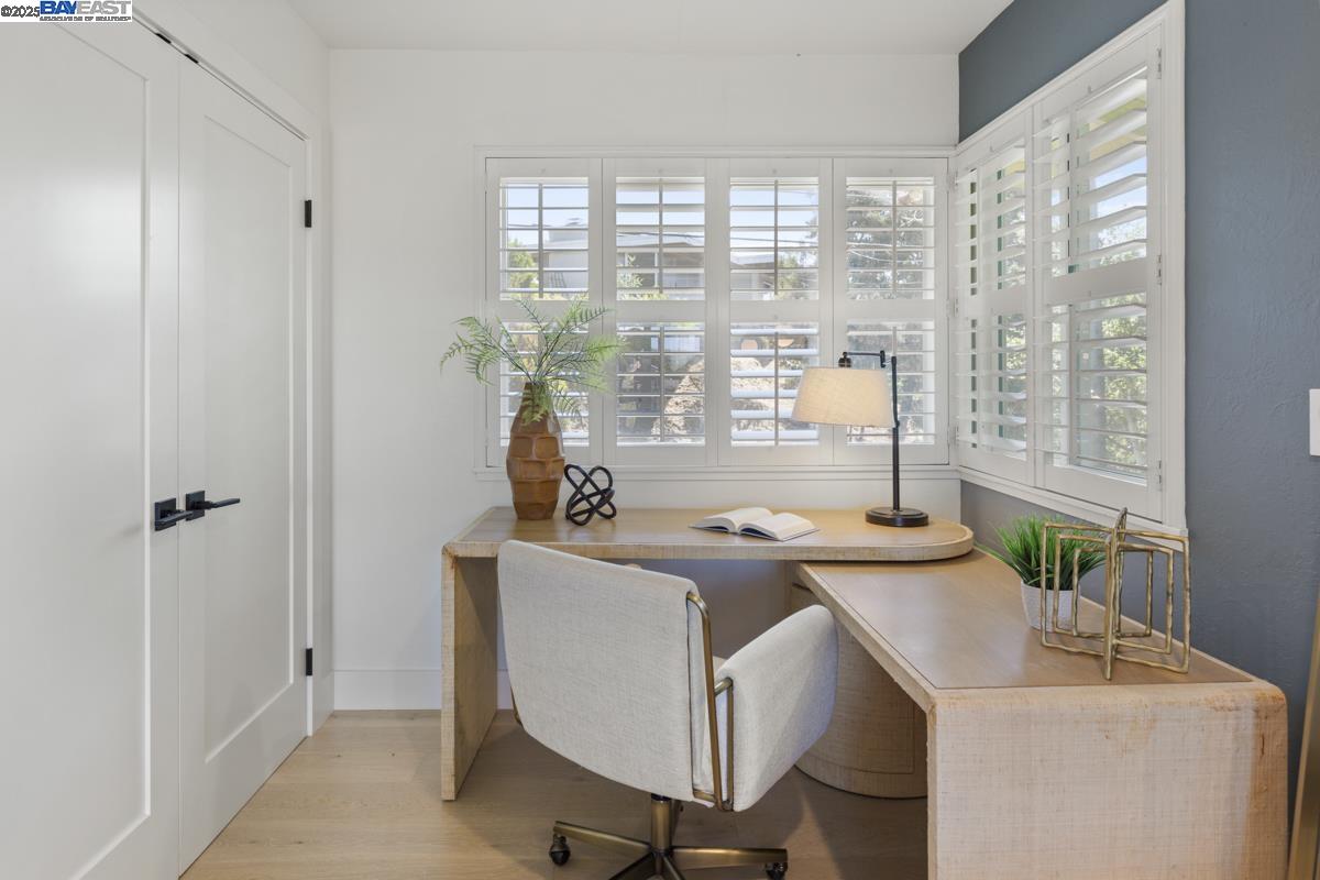 Detail Gallery Image 24 of 58 For 10336 Greenview Dr, Oakland,  CA 94605 - 4 Beds | 3 Baths