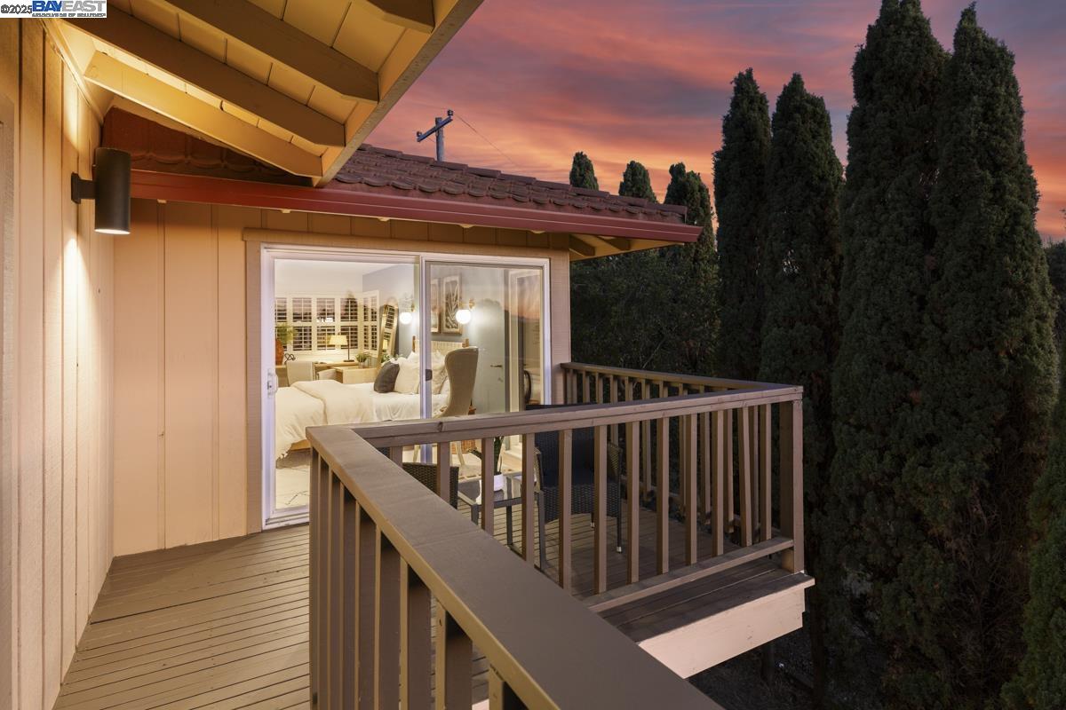 Detail Gallery Image 26 of 58 For 10336 Greenview Dr, Oakland,  CA 94605 - 4 Beds | 3 Baths