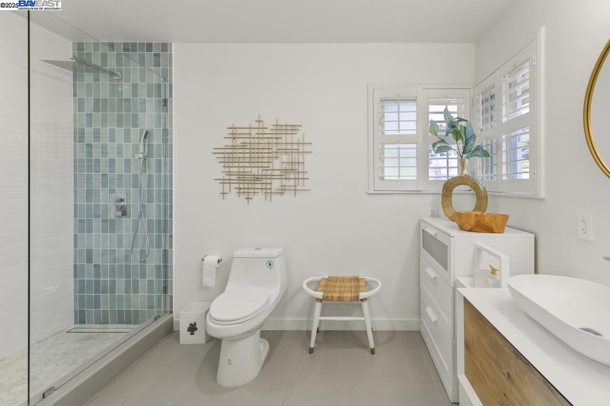 Detail Gallery Image 28 of 58 For 10336 Greenview Dr, Oakland,  CA 94605 - 4 Beds | 3 Baths