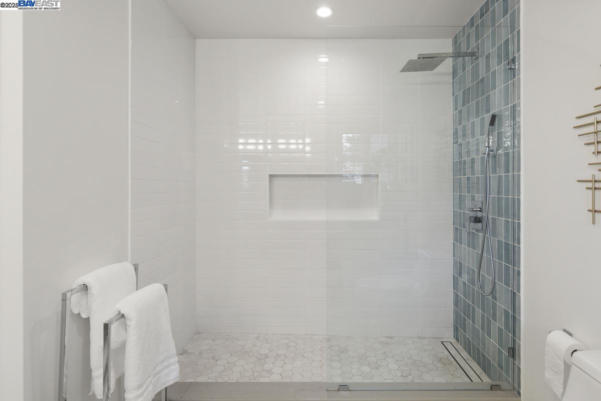 Detail Gallery Image 29 of 58 For 10336 Greenview Dr, Oakland,  CA 94605 - 4 Beds | 3 Baths