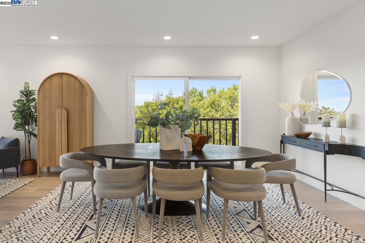 Detail Gallery Image 4 of 58 For 10336 Greenview Dr, Oakland,  CA 94605 - 4 Beds | 3 Baths