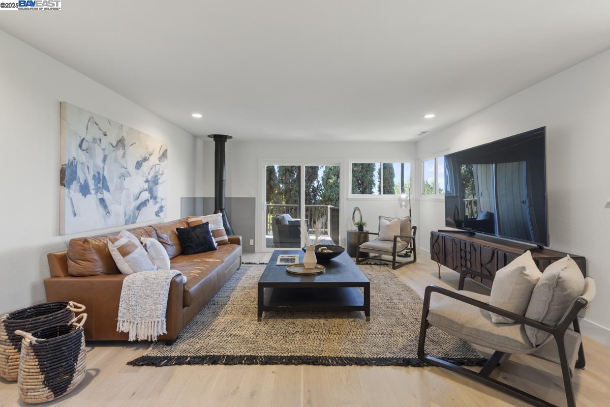 Detail Gallery Image 40 of 58 For 10336 Greenview Dr, Oakland,  CA 94605 - 4 Beds | 3 Baths
