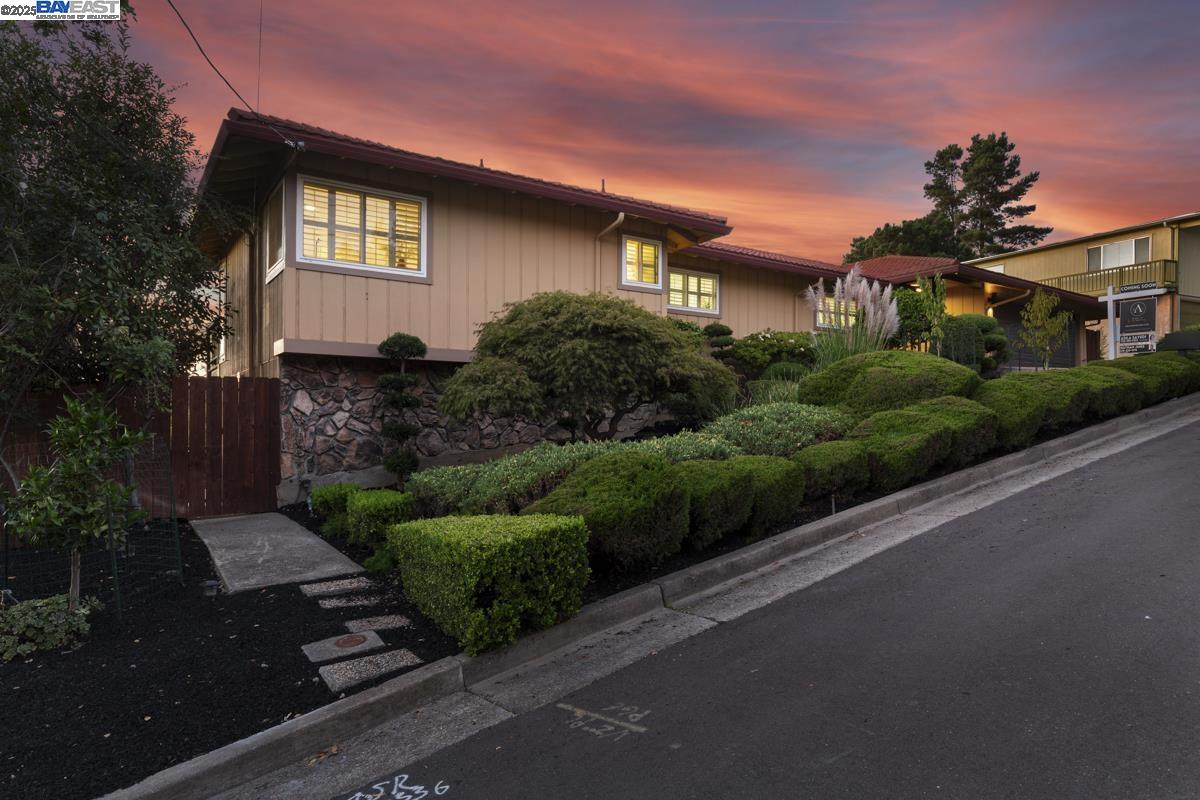 Detail Gallery Image 54 of 58 For 10336 Greenview Dr, Oakland,  CA 94605 - 4 Beds | 3 Baths