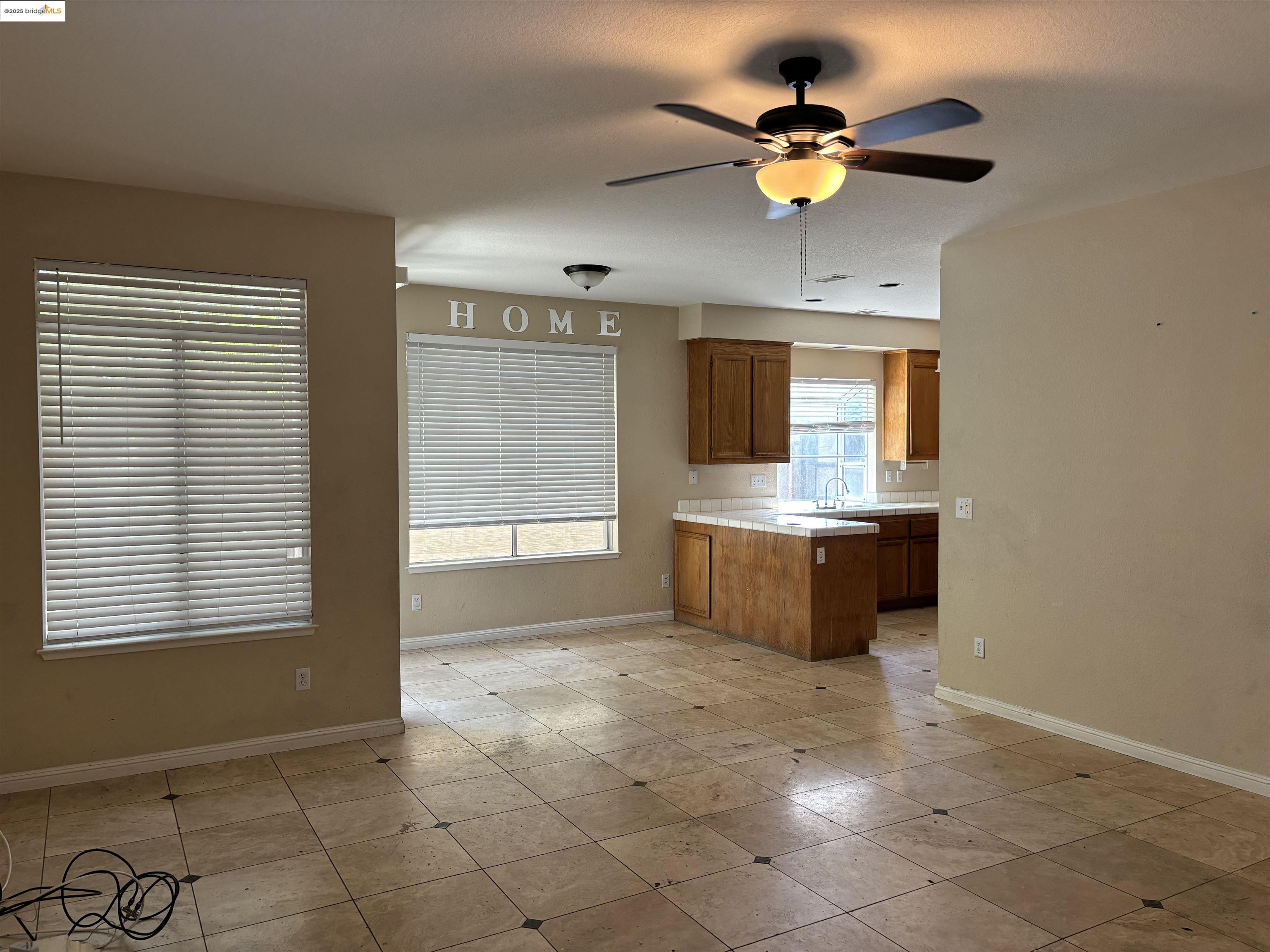 Detail Gallery Image 4 of 5 For 4810 Belford Peak Way, Antioch,  CA 94531 - 4 Beds | 2/1 Baths
