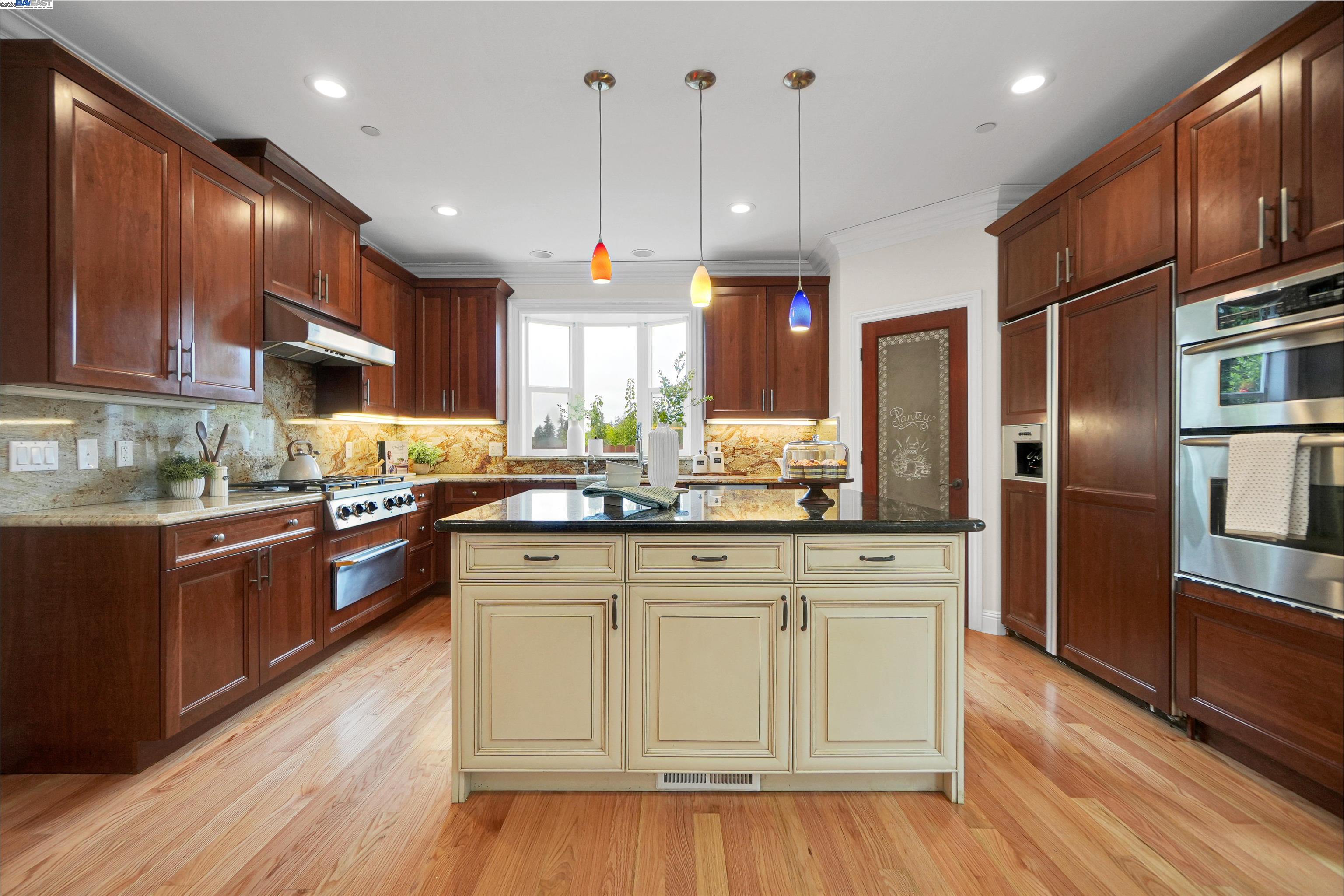 Detail Gallery Image 14 of 57 For 5158 Proctor Rd, Castro Valley,  CA 94546 - 5 Beds | 4 Baths