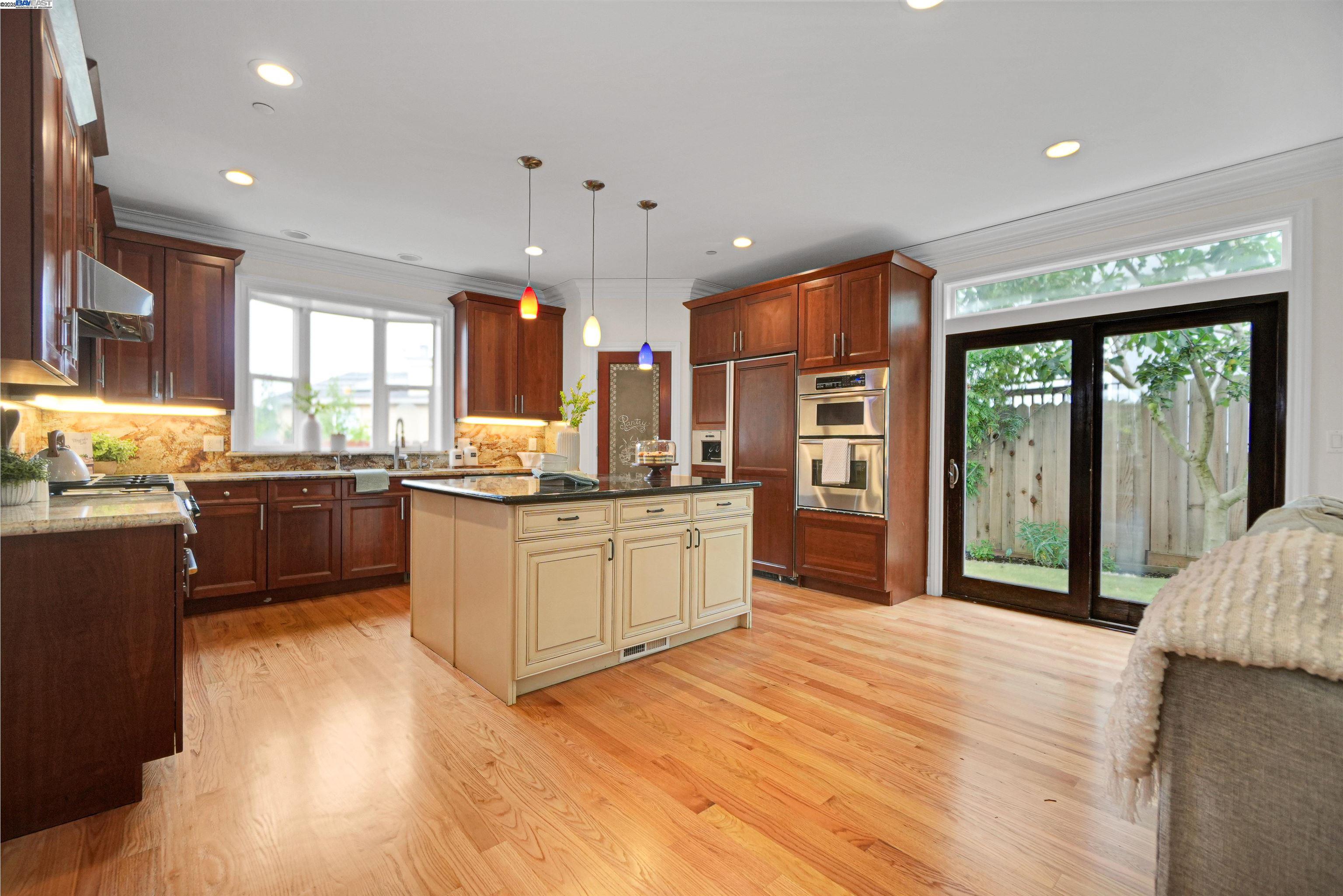 Detail Gallery Image 16 of 57 For 5158 Proctor Rd, Castro Valley,  CA 94546 - 5 Beds | 4 Baths