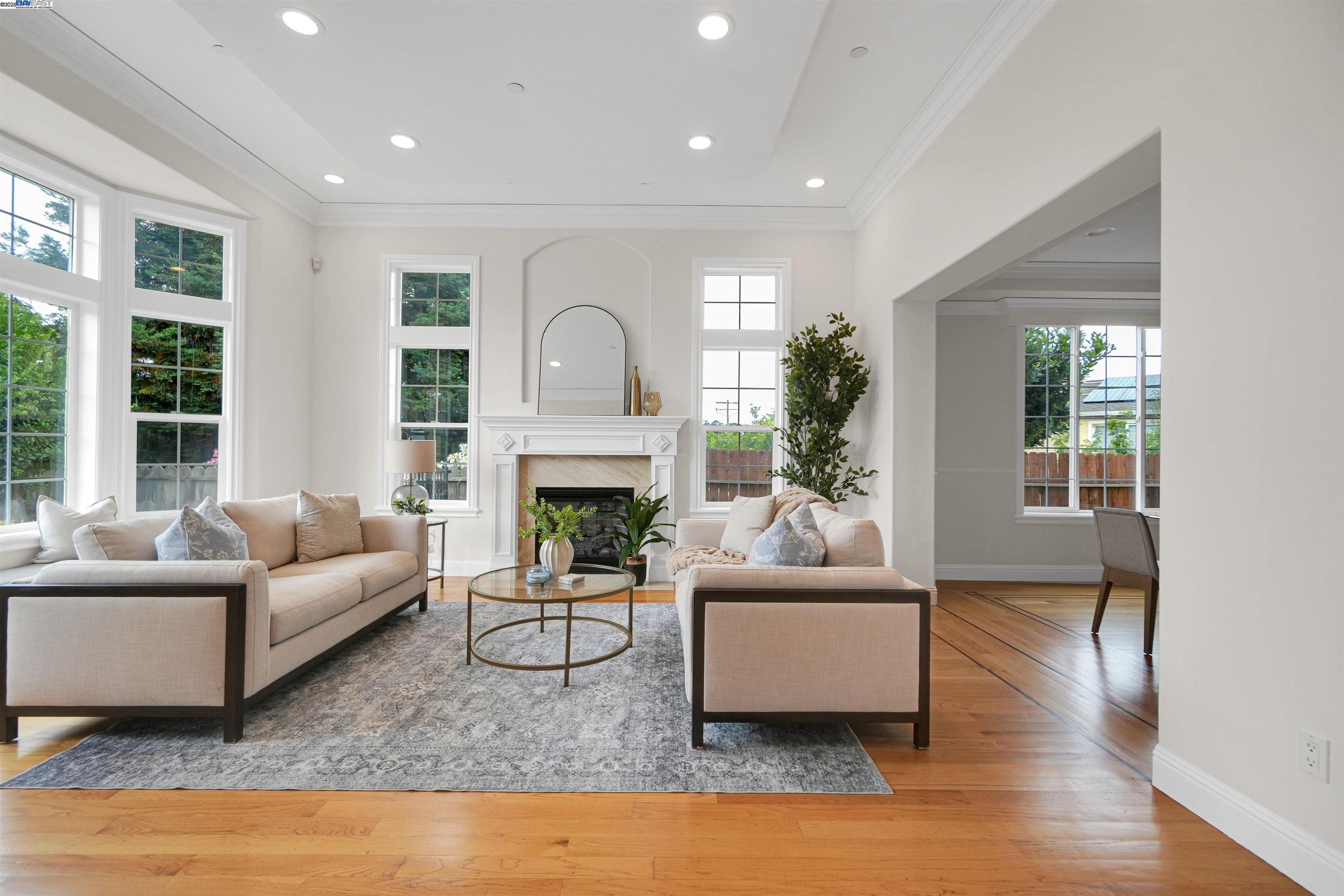 Detail Gallery Image 4 of 57 For 5158 Proctor Rd, Castro Valley,  CA 94546 - 5 Beds | 4 Baths