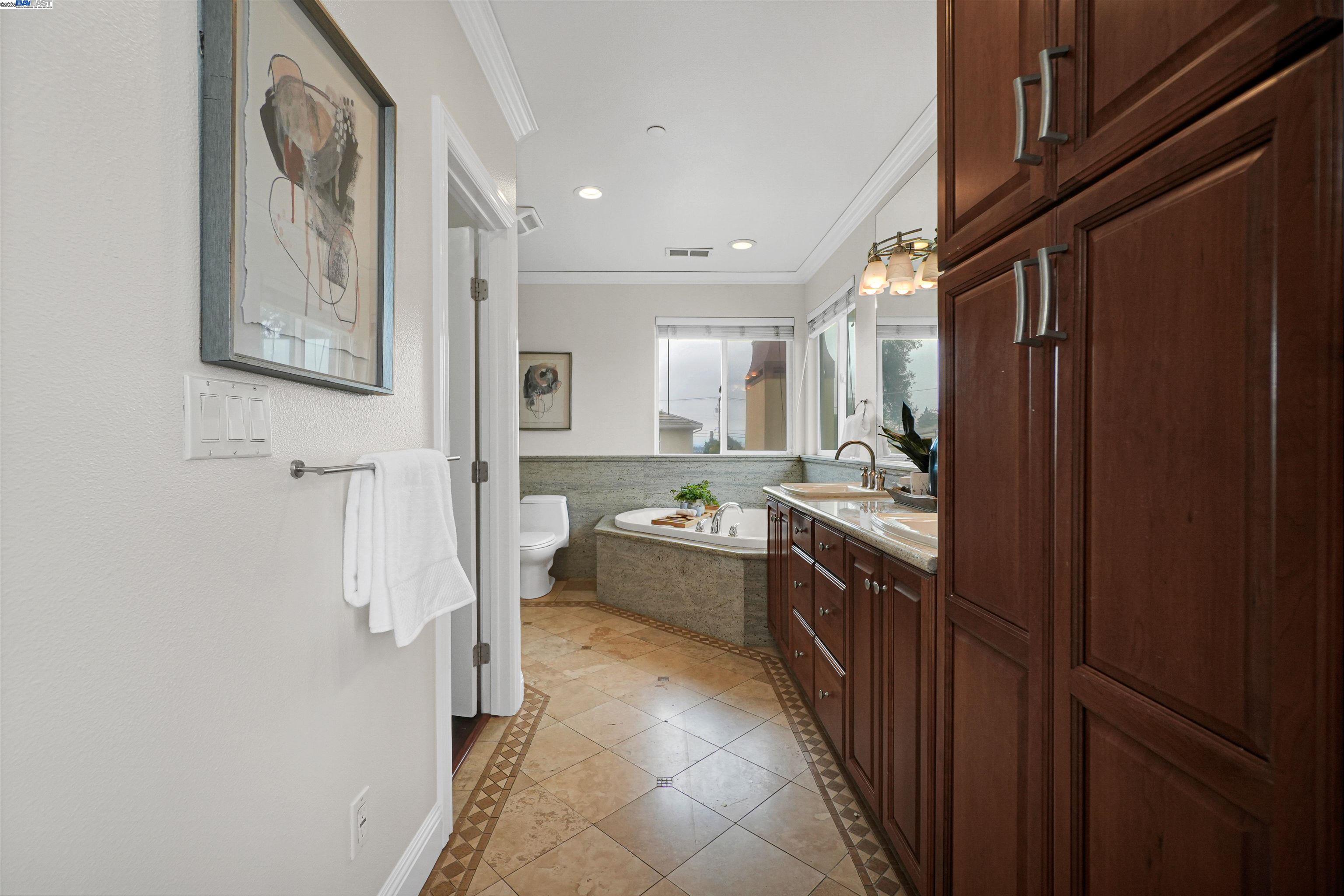 Detail Gallery Image 31 of 57 For 5158 Proctor Rd, Castro Valley,  CA 94546 - 5 Beds | 4 Baths