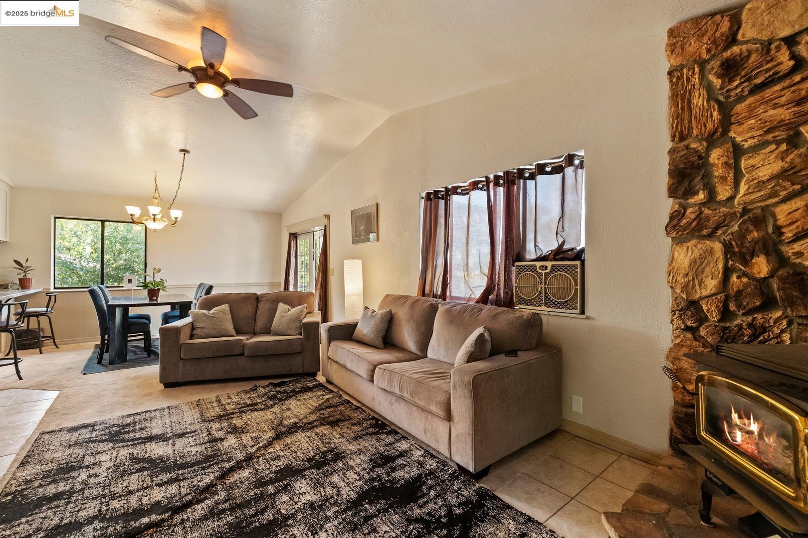 Detail Gallery Image 3 of 28 For 18670 Cedar St, Tuolumne,  CA 95379 - 3 Beds | 2 Baths