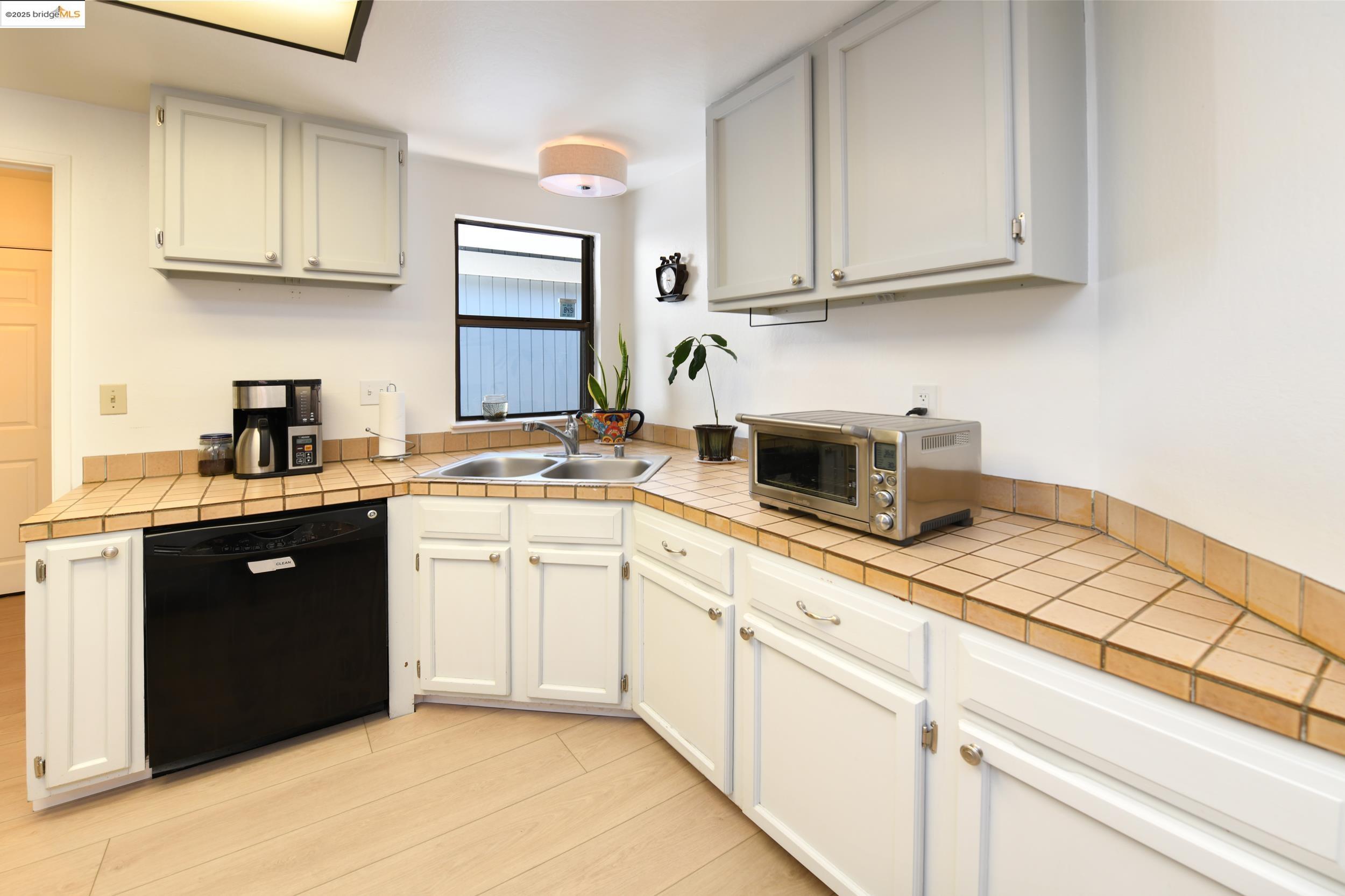 Photo #15: 41108285 Listing: Photo #15