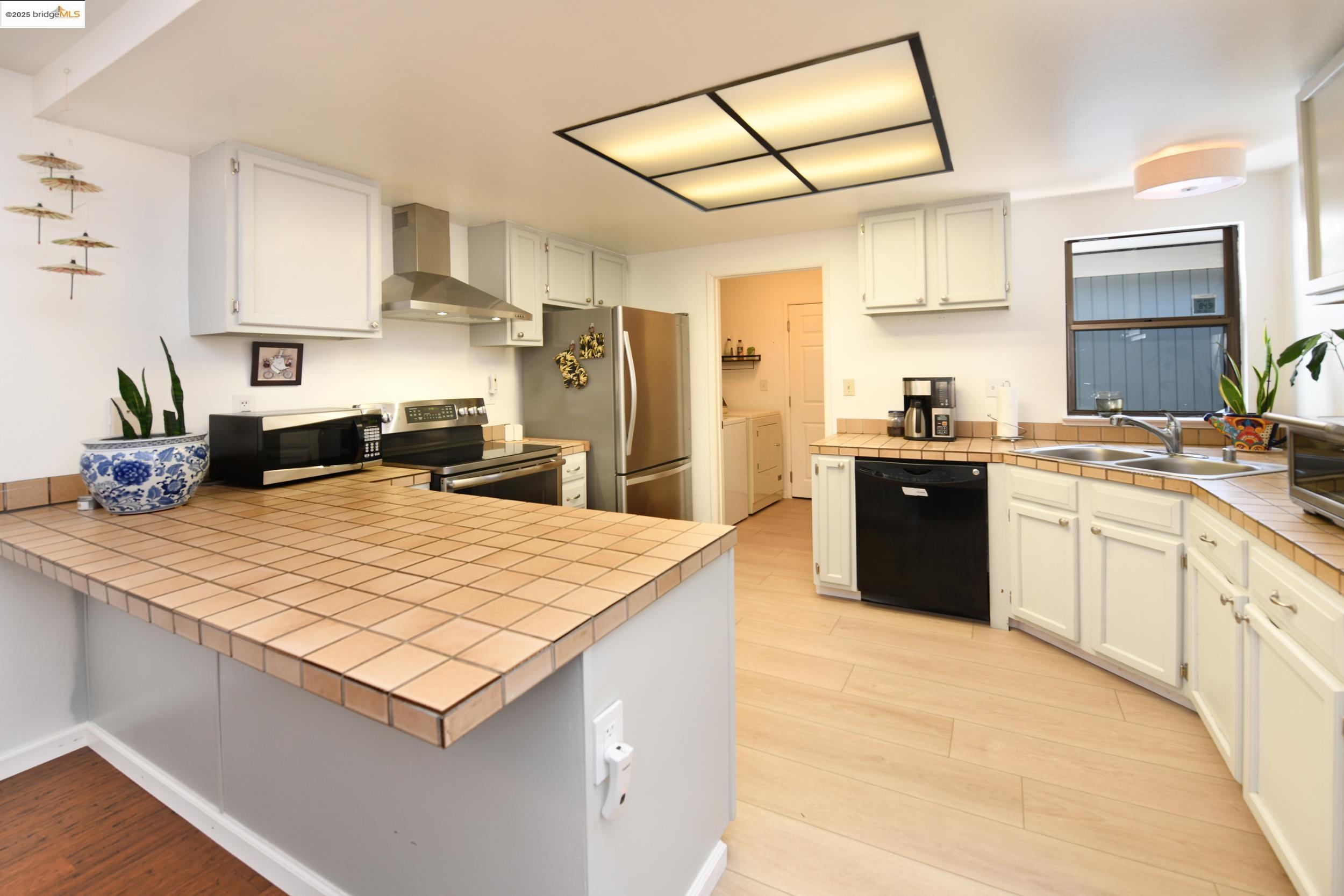Photo #16: 41108285 Listing: Photo #16