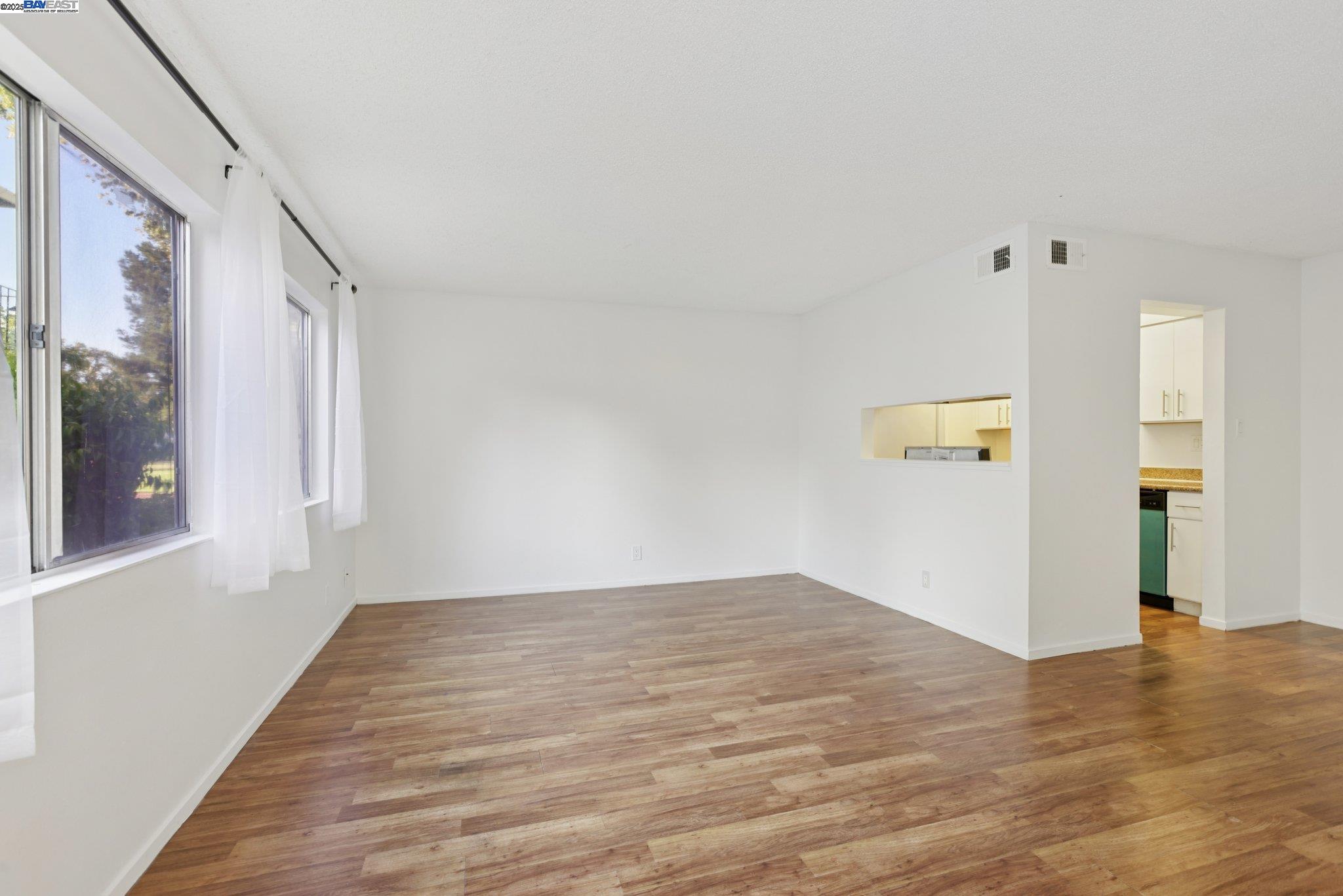 Photo #2: 41108288 Listing 