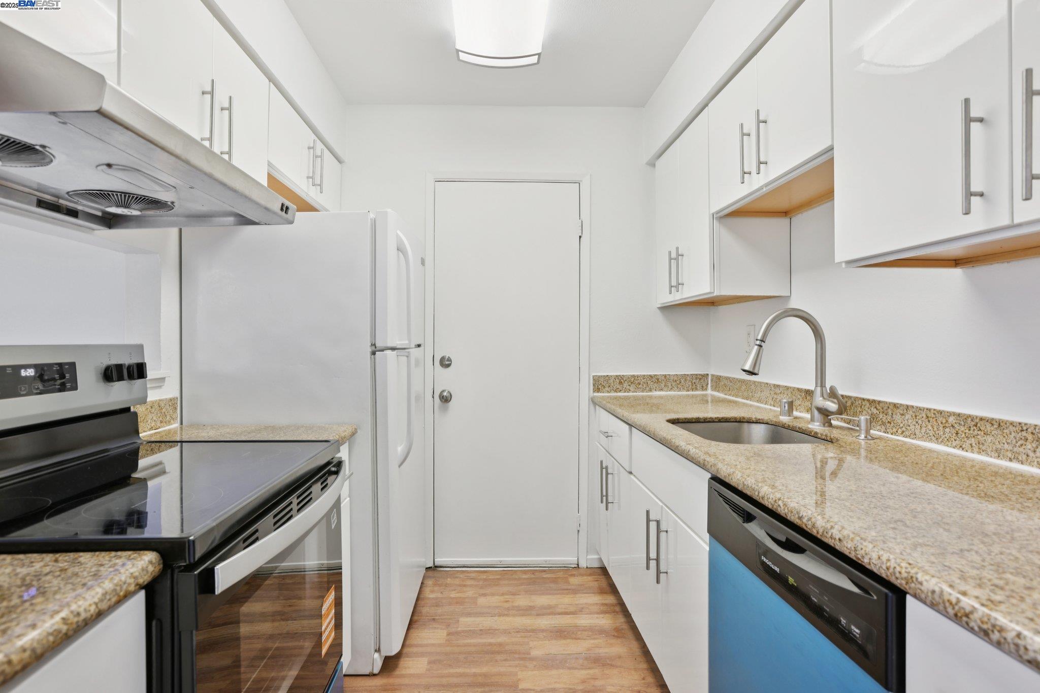 Photo #8: 41108288 Listing: Photo #8
