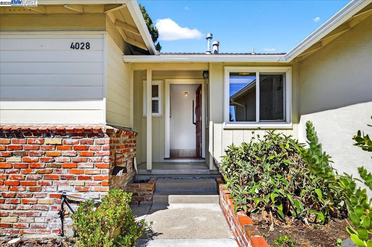 Detail Gallery Image 1 of 41 For 4028 Meadowview Dr, Castro Valley,  CA 94546 - 3 Beds | 2 Baths