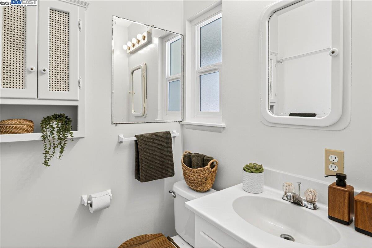 Detail Gallery Image 32 of 41 For 4028 Meadowview Dr, Castro Valley,  CA 94546 - 3 Beds | 2 Baths