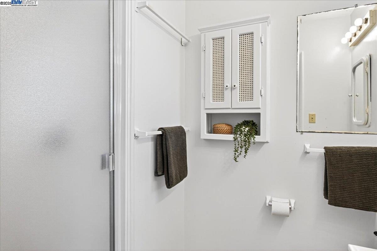 Detail Gallery Image 33 of 41 For 4028 Meadowview Dr, Castro Valley,  CA 94546 - 3 Beds | 2 Baths