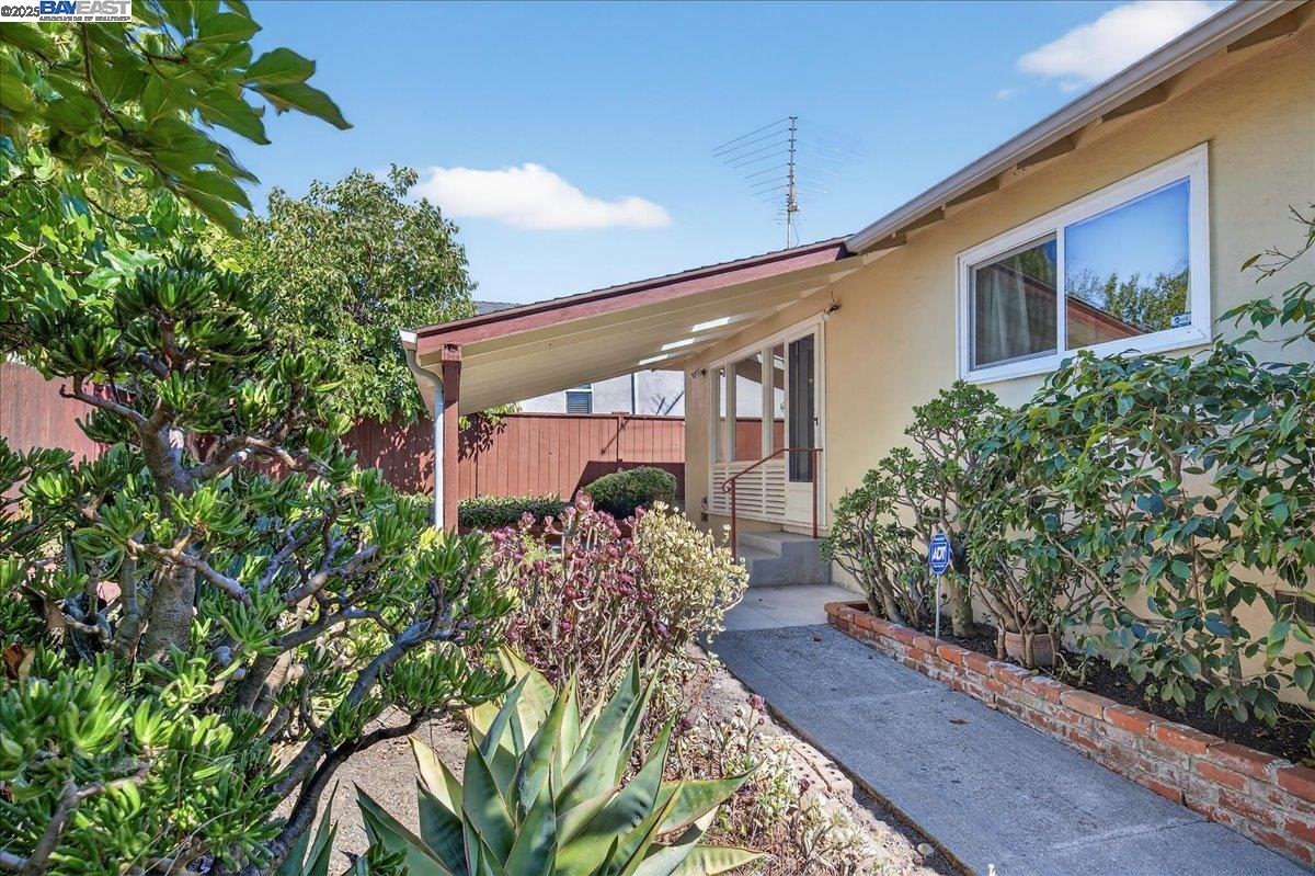 Detail Gallery Image 39 of 41 For 4028 Meadowview Dr, Castro Valley,  CA 94546 - 3 Beds | 2 Baths