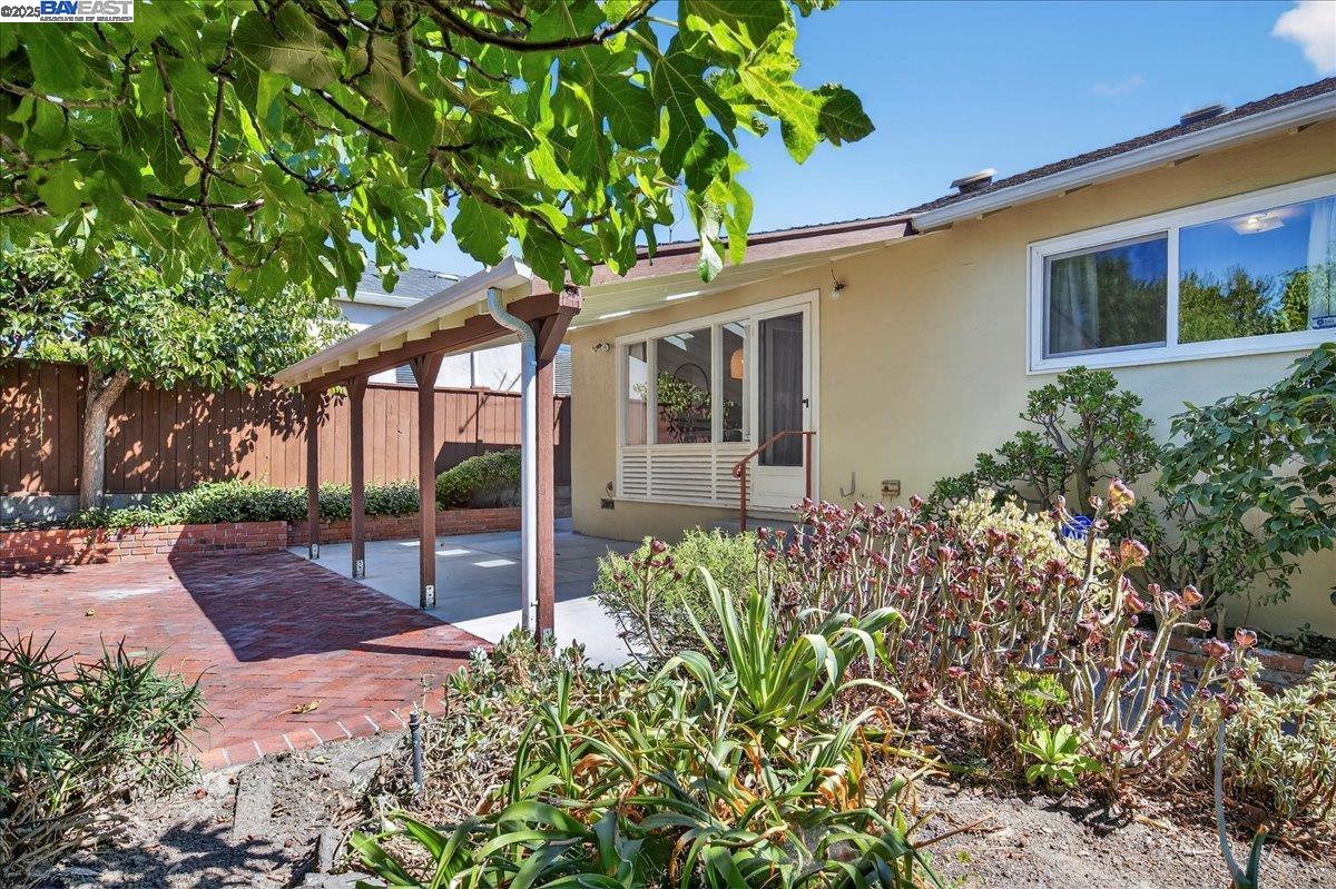 Detail Gallery Image 40 of 41 For 4028 Meadowview Dr, Castro Valley,  CA 94546 - 3 Beds | 2 Baths