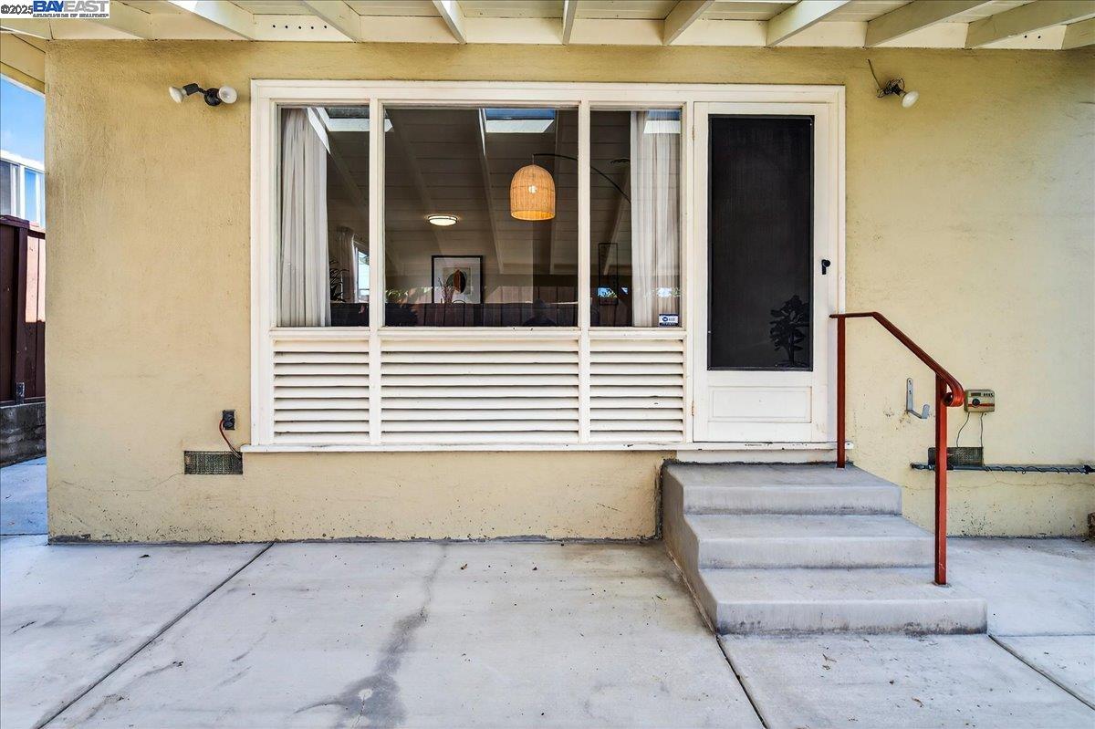Detail Gallery Image 41 of 41 For 4028 Meadowview Dr, Castro Valley,  CA 94546 - 3 Beds | 2 Baths