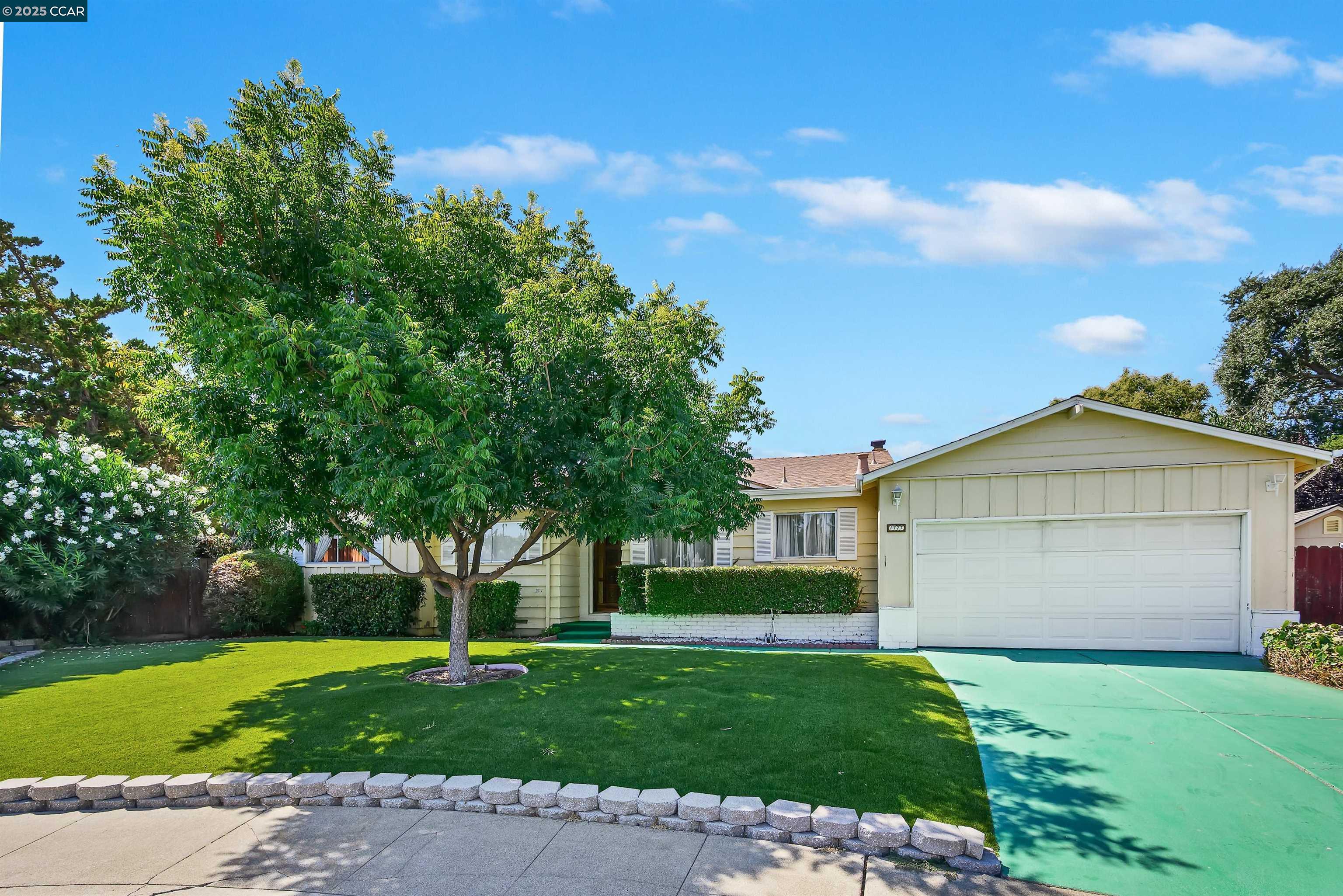 Detail Gallery Image 3 of 36 For 1777 Woodland Ct., Concord,  CA 94521 - 3 Beds | 2 Baths