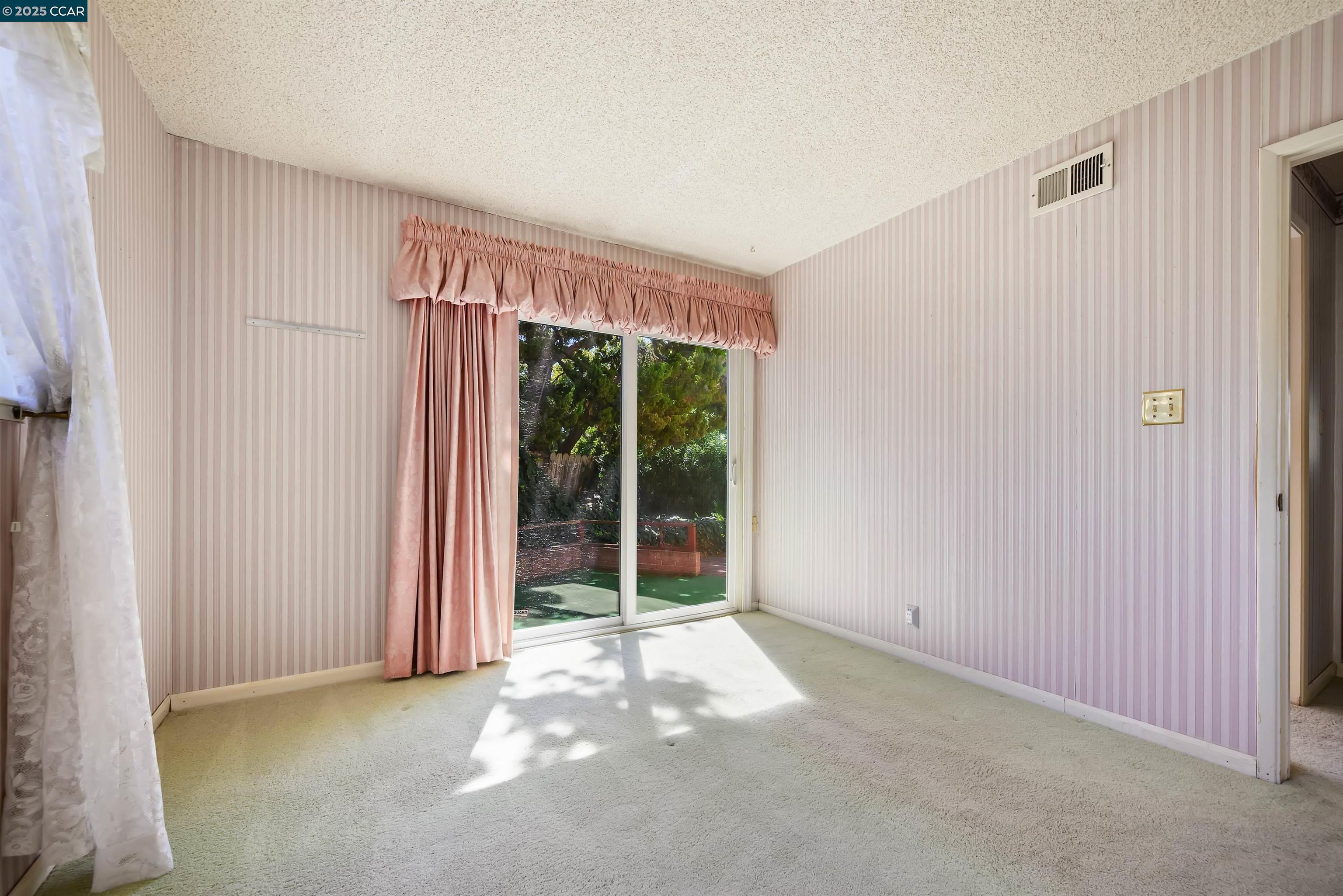 Detail Gallery Image 27 of 36 For 1777 Woodland Ct., Concord,  CA 94521 - 3 Beds | 2 Baths