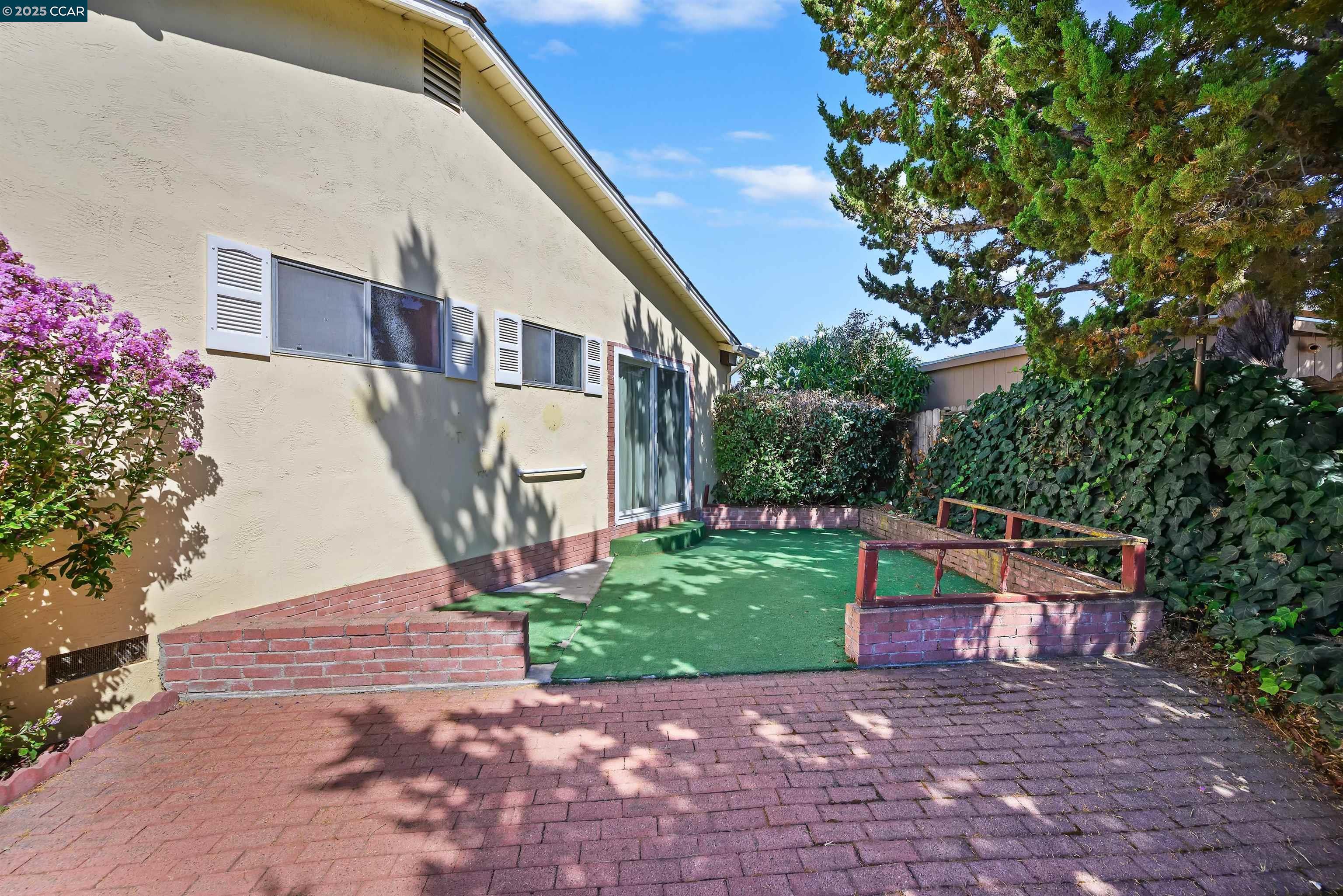 Detail Gallery Image 33 of 36 For 1777 Woodland Ct., Concord,  CA 94521 - 3 Beds | 2 Baths